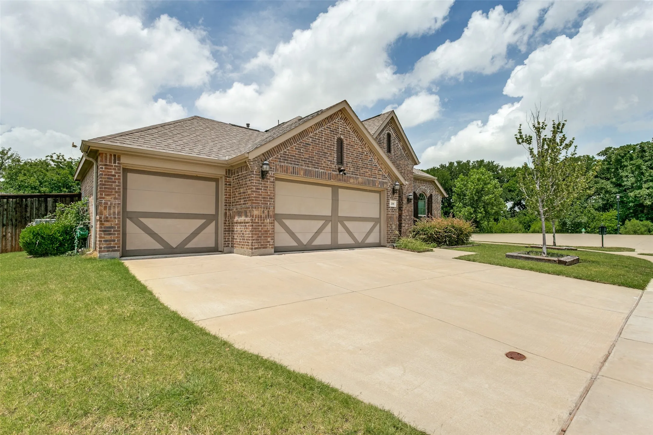 Single Family Residence For Rent in Denton County , 208 Northern Star Court, Little Elm, Texas 75068, 3 Bedroom, 2 Bathroom, 3 Garage spaces, 2,038 Sqft, built in 2018, mls#21335044, Real Estate Agent in Little Elm, Homes For Rent in Denton county, Homes For Rent in Little Elm, Realtor in Little Elm Texas, Real Estate Brokerage Independent Realty Texas, Luminita Cordes Realtor