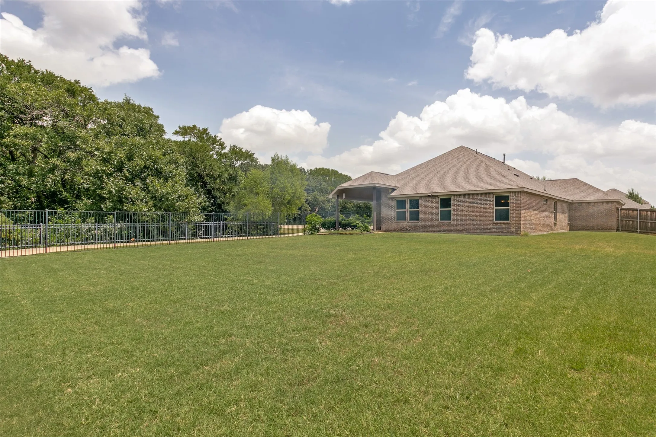 Single Family Residence For Rent in Denton County , 208 Northern Star Court, Little Elm, Texas 75068, 3 Bedroom, 2 Bathroom, 3 Garage spaces, 2,038 Sqft, built in 2018, mls#21335044, Real Estate Agent in Little Elm, Homes For Rent in Denton county, Homes For Rent in Little Elm, Realtor in Little Elm Texas, Real Estate Brokerage Independent Realty Texas, Luminita Cordes Realtor