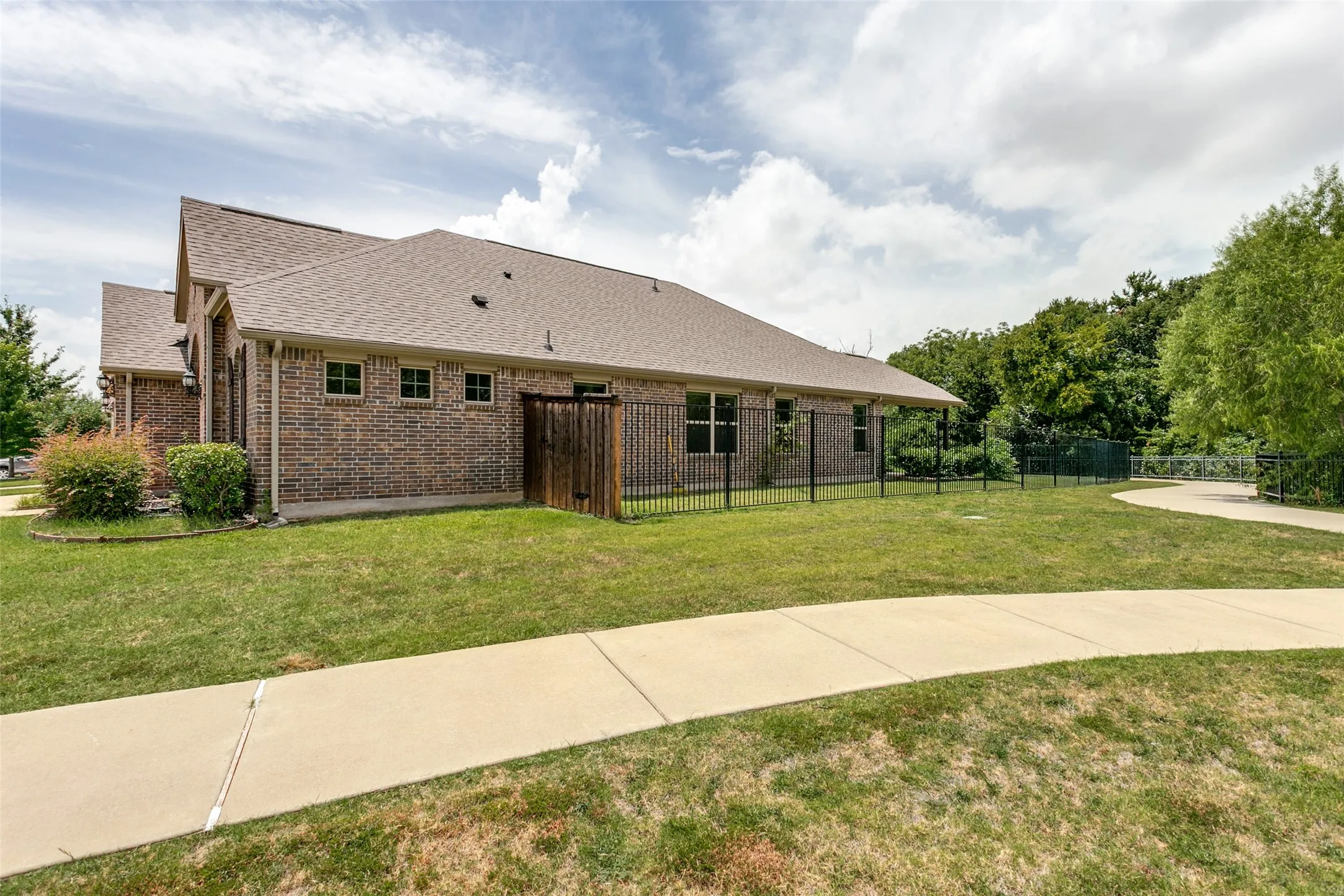 Single Family Residence For Rent in Denton County , 208 Northern Star Court, Little Elm, Texas 75068, 3 Bedroom, 2 Bathroom, 3 Garage spaces, 2,038 Sqft, built in 2018, mls#21335044, Real Estate Agent in Little Elm, Homes For Rent in Denton county, Homes For Rent in Little Elm, Realtor in Little Elm Texas, Real Estate Brokerage Independent Realty Texas, Luminita Cordes Realtor