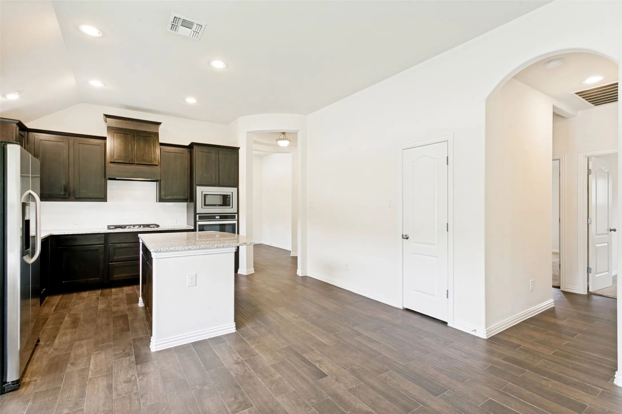 Single Family Residence For Rent in Denton County , 208 Northern Star Court, Little Elm, Texas 75068, 3 Bedroom, 2 Bathroom, 3 Garage spaces, 2,038 Sqft, built in 2018, mls#21335044, Real Estate Agent in Little Elm, Homes For Rent in Denton county, Homes For Rent in Little Elm, Realtor in Little Elm Texas, Real Estate Brokerage Independent Realty Texas, Luminita Cordes Realtor