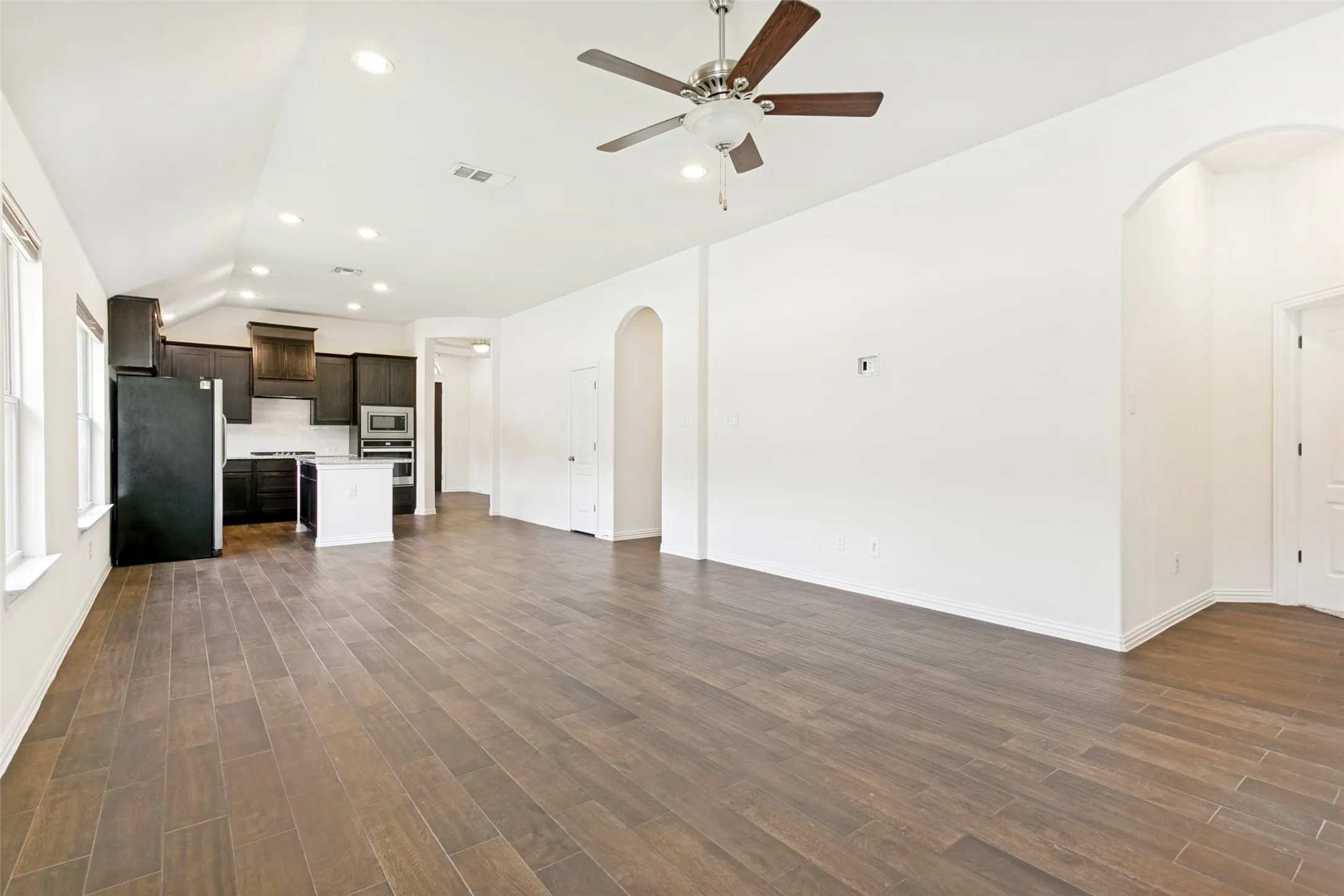 Single Family Residence For Rent in Denton County , 208 Northern Star Court, Little Elm, Texas 75068, 3 Bedroom, 2 Bathroom, 3 Garage spaces, 2,038 Sqft, built in 2018, mls#21335044, Real Estate Agent in Little Elm, Homes For Rent in Denton county, Homes For Rent in Little Elm, Realtor in Little Elm Texas, Real Estate Brokerage Independent Realty Texas, Luminita Cordes Realtor