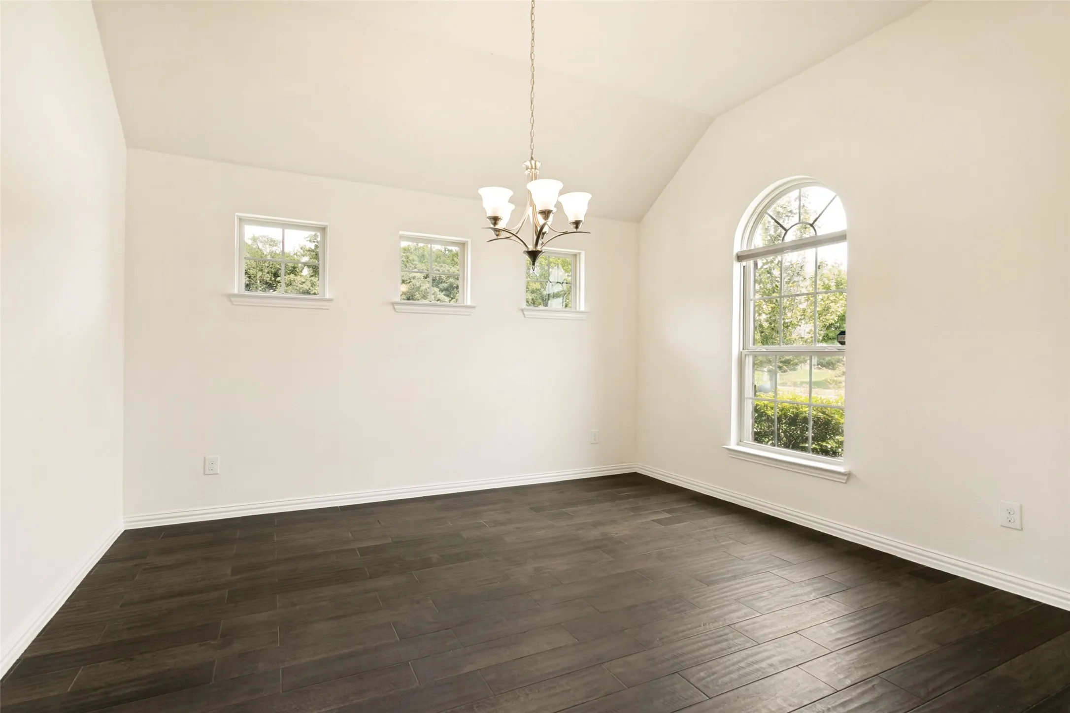 Single Family Residence For Rent in Denton County , 208 Northern Star Court, Little Elm, Texas 75068, 3 Bedroom, 2 Bathroom, 3 Garage spaces, 2,038 Sqft, built in 2018, mls#21335044, Real Estate Agent in Little Elm, Homes For Rent in Denton county, Homes For Rent in Little Elm, Realtor in Little Elm Texas, Real Estate Brokerage Independent Realty Texas, Luminita Cordes Realtor