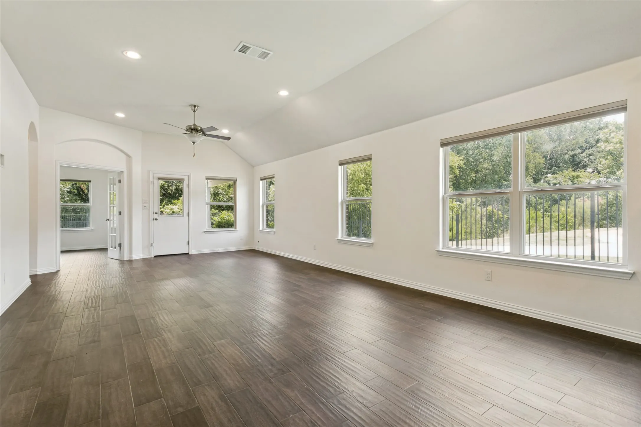 Single Family Residence For Rent in Denton County , 208 Northern Star Court, Little Elm, Texas 75068, 3 Bedroom, 2 Bathroom, 3 Garage spaces, 2,038 Sqft, built in 2018, mls#21335044, Real Estate Agent in Little Elm, Homes For Rent in Denton county, Homes For Rent in Little Elm, Realtor in Little Elm Texas, Real Estate Brokerage Independent Realty Texas, Luminita Cordes Realtor
