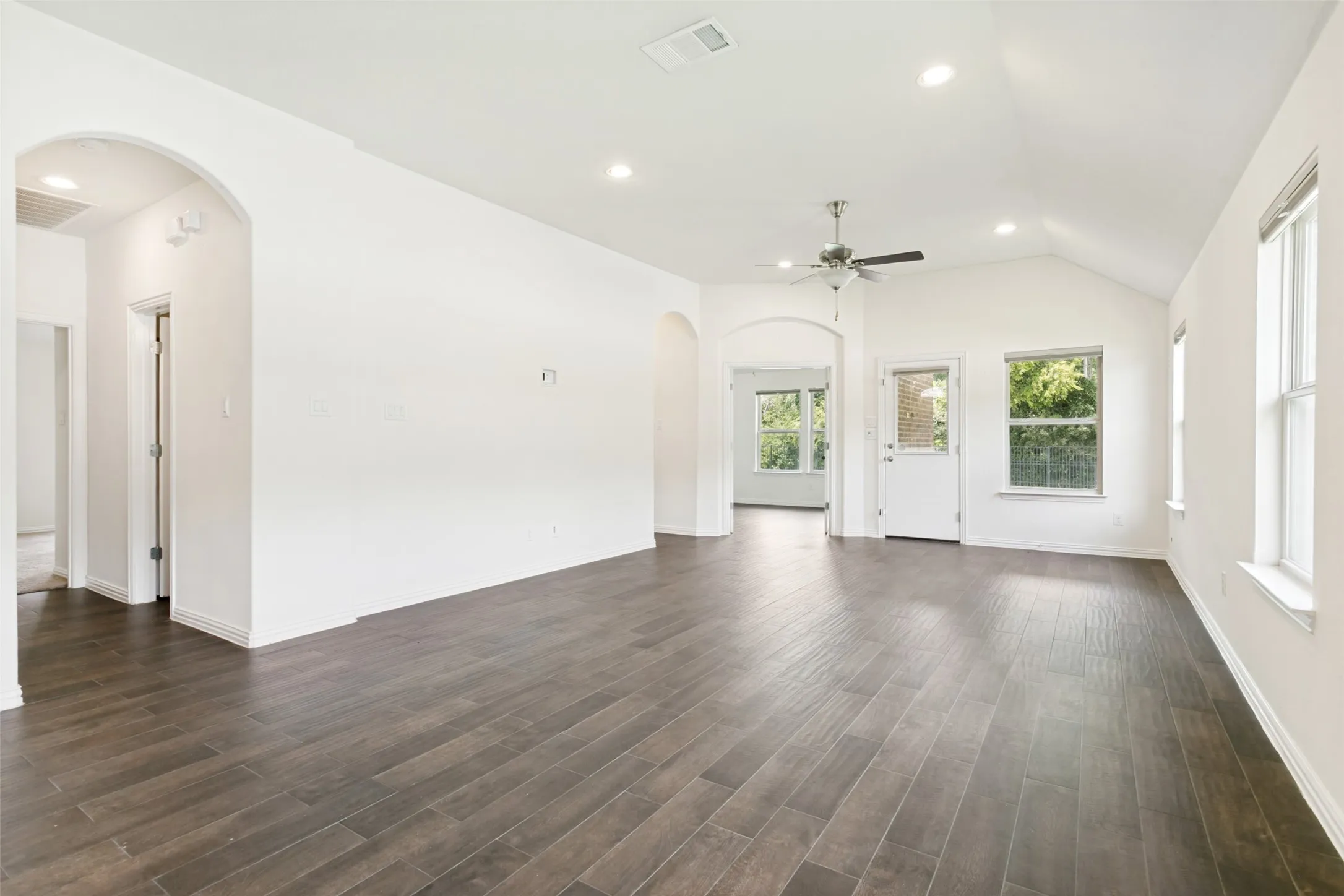 Single Family Residence For Rent in Denton County , 208 Northern Star Court, Little Elm, Texas 75068, 3 Bedroom, 2 Bathroom, 3 Garage spaces, 2,038 Sqft, built in 2018, mls#21335044, Real Estate Agent in Little Elm, Homes For Rent in Denton county, Homes For Rent in Little Elm, Realtor in Little Elm Texas, Real Estate Brokerage Independent Realty Texas, Luminita Cordes Realtor