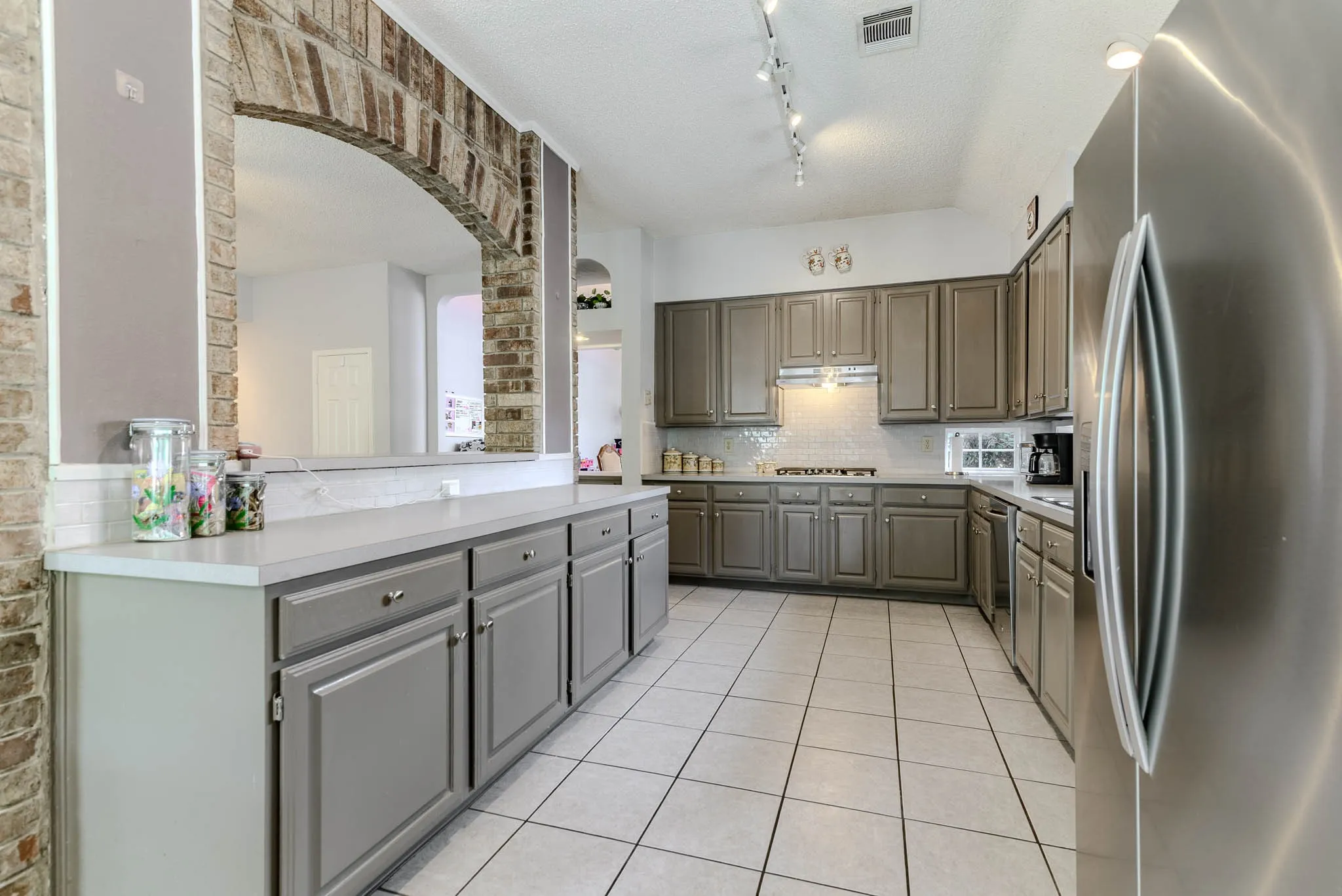 Single Family Residence For Sale in Tarrant County , 2206 S Branch Drive, Arlington, Texas 76001, 4 Bedroom, 2 Bathroom, 2 Garage spaces, 2,310 Sqft, built in 1987, mls#21332946, Real Estate Agent in Arlington, Homes For Sale in Tarrant county, Homes For Sale in Arlington, Realtor in Arlington Texas, Real Estate Brokerage Independent Realty Texas, Luminita Cordes Realtor