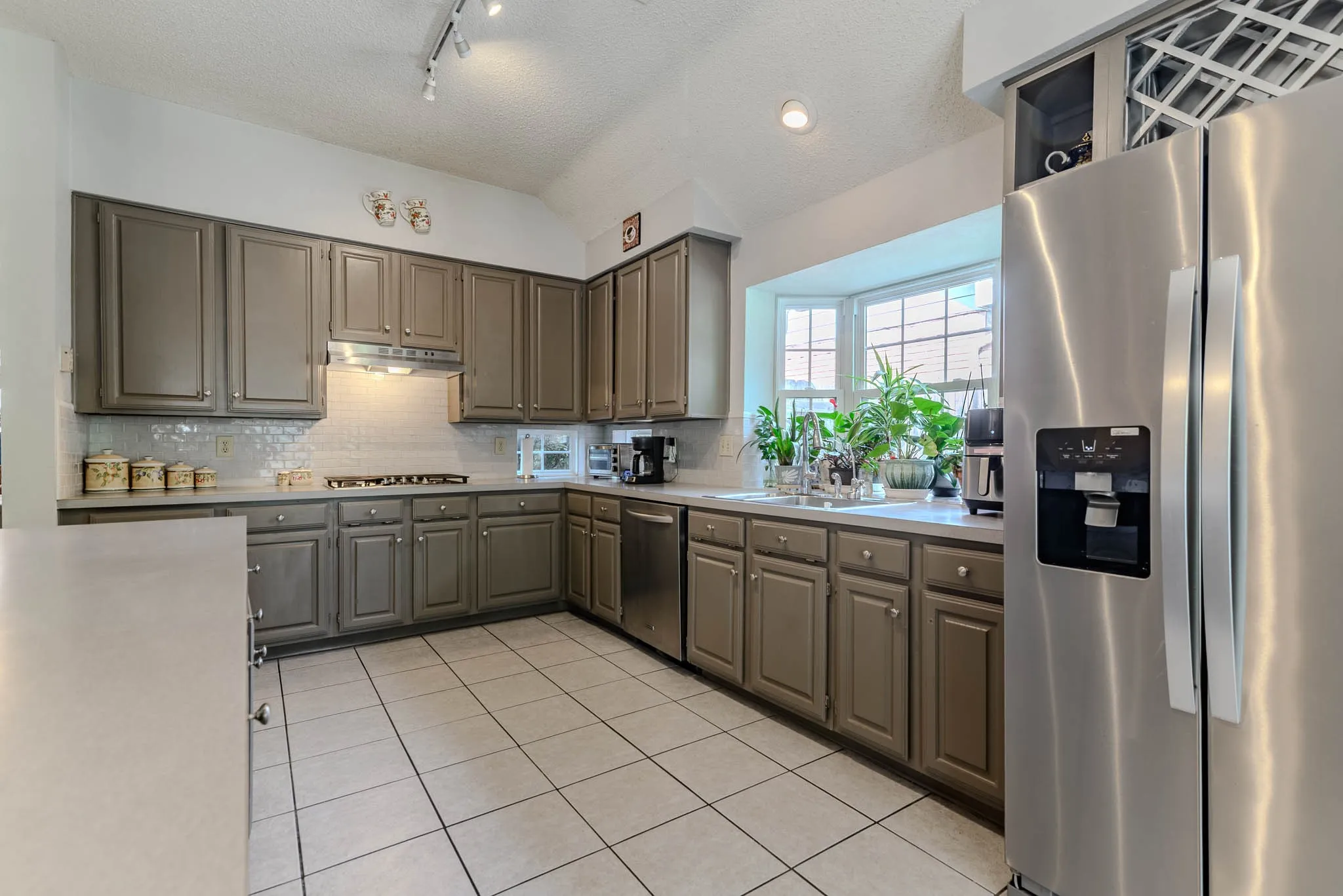Single Family Residence For Sale in Tarrant County , 2206 S Branch Drive, Arlington, Texas 76001, 4 Bedroom, 2 Bathroom, 2 Garage spaces, 2,310 Sqft, built in 1987, mls#21332946, Real Estate Agent in Arlington, Homes For Sale in Tarrant county, Homes For Sale in Arlington, Realtor in Arlington Texas, Real Estate Brokerage Independent Realty Texas, Luminita Cordes Realtor