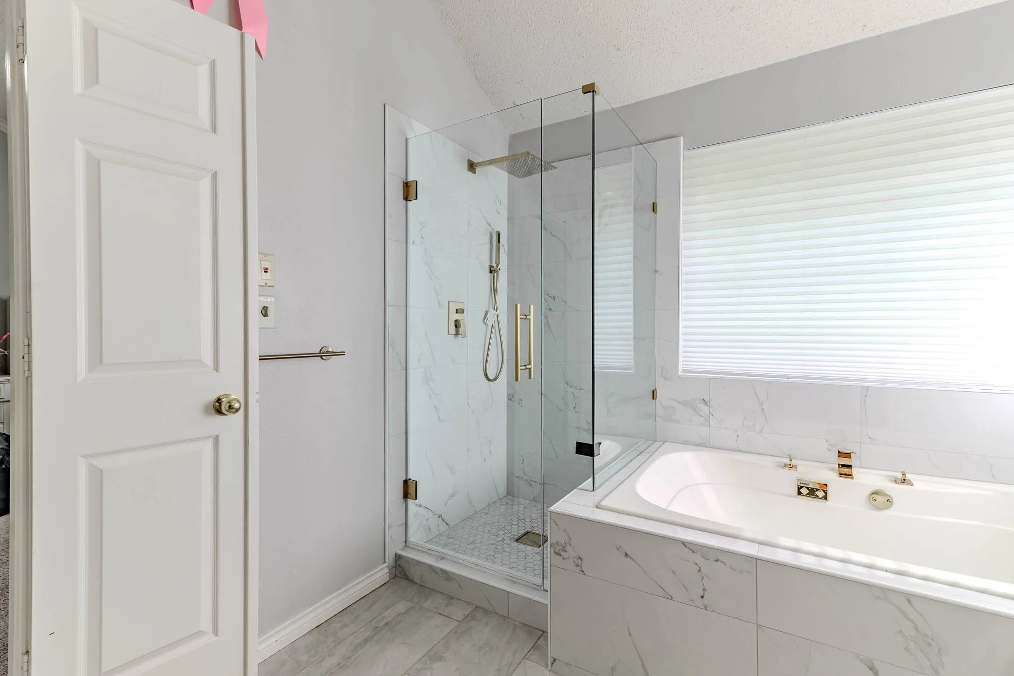 Single Family Residence For Sale in Tarrant County , 2206 S Branch Drive, Arlington, Texas 76001, 4 Bedroom, 2 Bathroom, 2 Garage spaces, 2,310 Sqft, built in 1987, mls#21332946, Real Estate Agent in Arlington, Homes For Sale in Tarrant county, Homes For Sale in Arlington, Realtor in Arlington Texas, Real Estate Brokerage Independent Realty Texas, Luminita Cordes Realtor