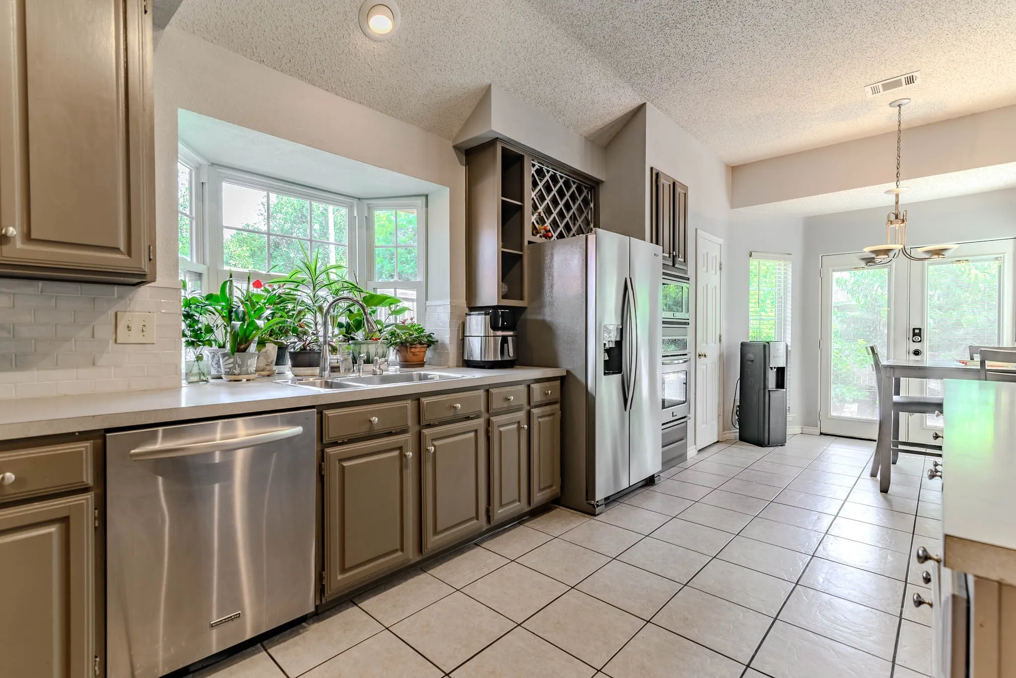 Single Family Residence For Sale in Tarrant County , 2206 S Branch Drive, Arlington, Texas 76001, 4 Bedroom, 2 Bathroom, 2 Garage spaces, 2,310 Sqft, built in 1987, mls#21332946, Real Estate Agent in Arlington, Homes For Sale in Tarrant county, Homes For Sale in Arlington, Realtor in Arlington Texas, Real Estate Brokerage Independent Realty Texas, Luminita Cordes Realtor