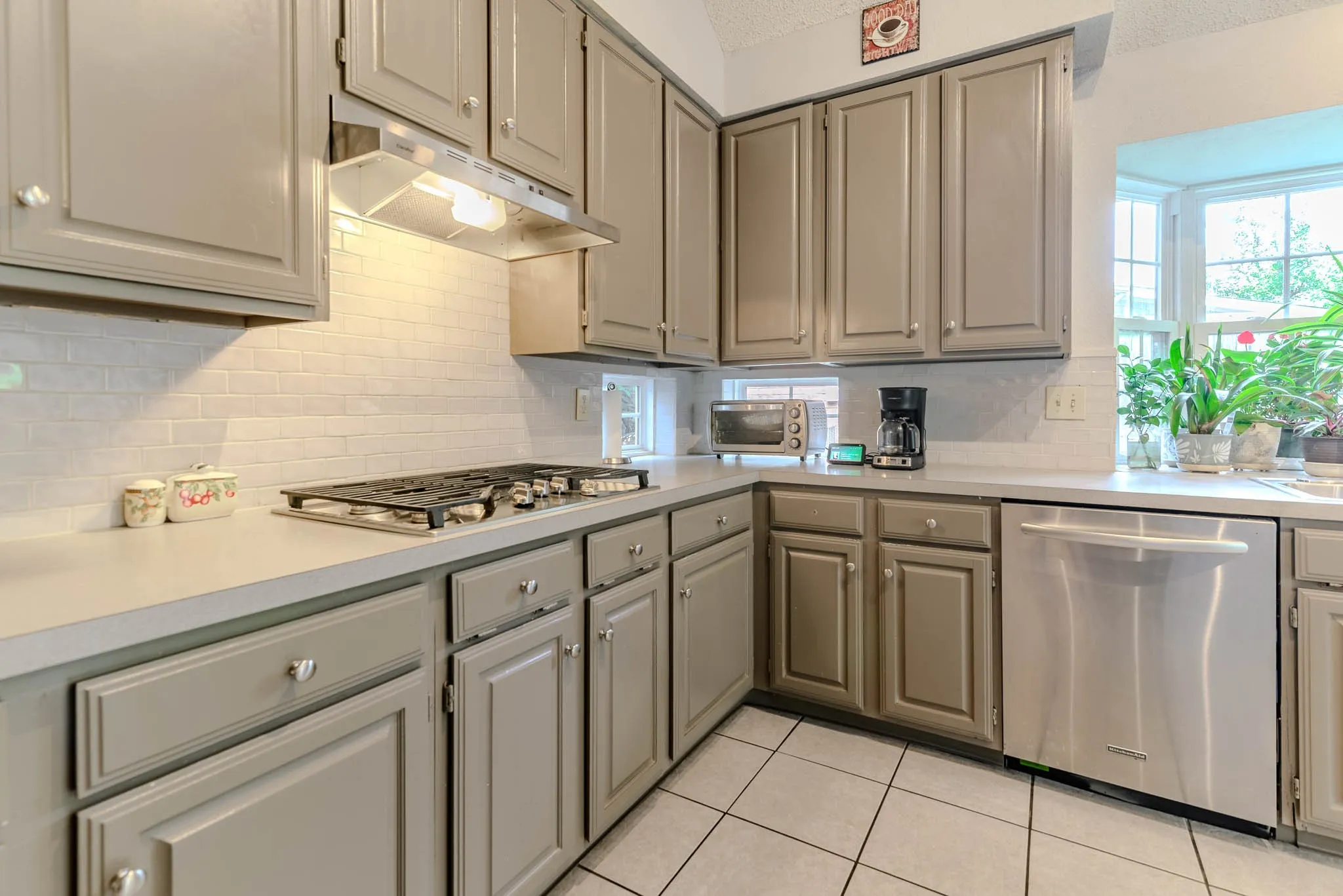 Single Family Residence For Sale in Tarrant County , 2206 S Branch Drive, Arlington, Texas 76001, 4 Bedroom, 2 Bathroom, 2 Garage spaces, 2,310 Sqft, built in 1987, mls#21332946, Real Estate Agent in Arlington, Homes For Sale in Tarrant county, Homes For Sale in Arlington, Realtor in Arlington Texas, Real Estate Brokerage Independent Realty Texas, Luminita Cordes Realtor