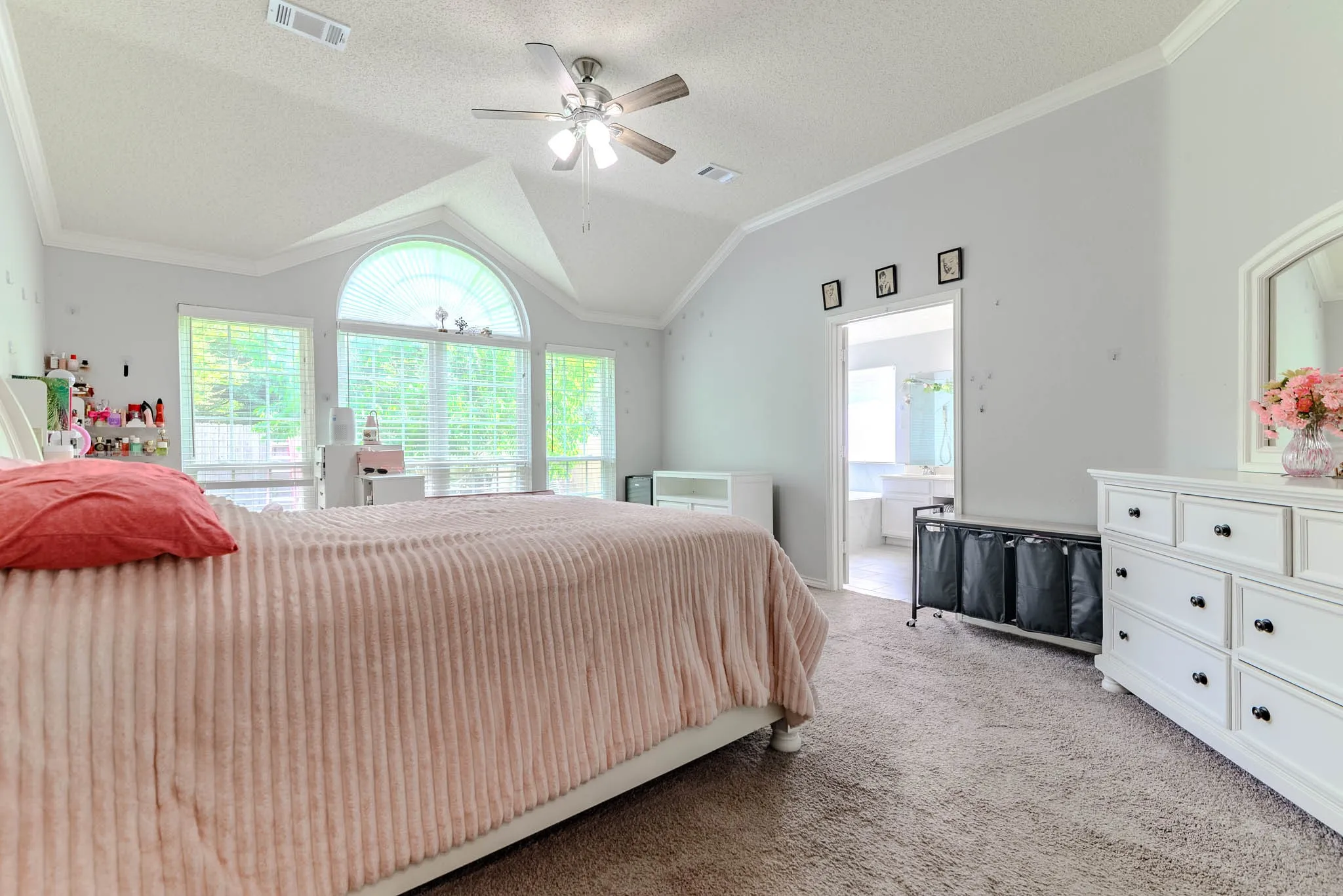 Single Family Residence For Sale in Tarrant County , 2206 S Branch Drive, Arlington, Texas 76001, 4 Bedroom, 2 Bathroom, 2 Garage spaces, 2,310 Sqft, built in 1987, mls#21332946, Real Estate Agent in Arlington, Homes For Sale in Tarrant county, Homes For Sale in Arlington, Realtor in Arlington Texas, Real Estate Brokerage Independent Realty Texas, Luminita Cordes Realtor