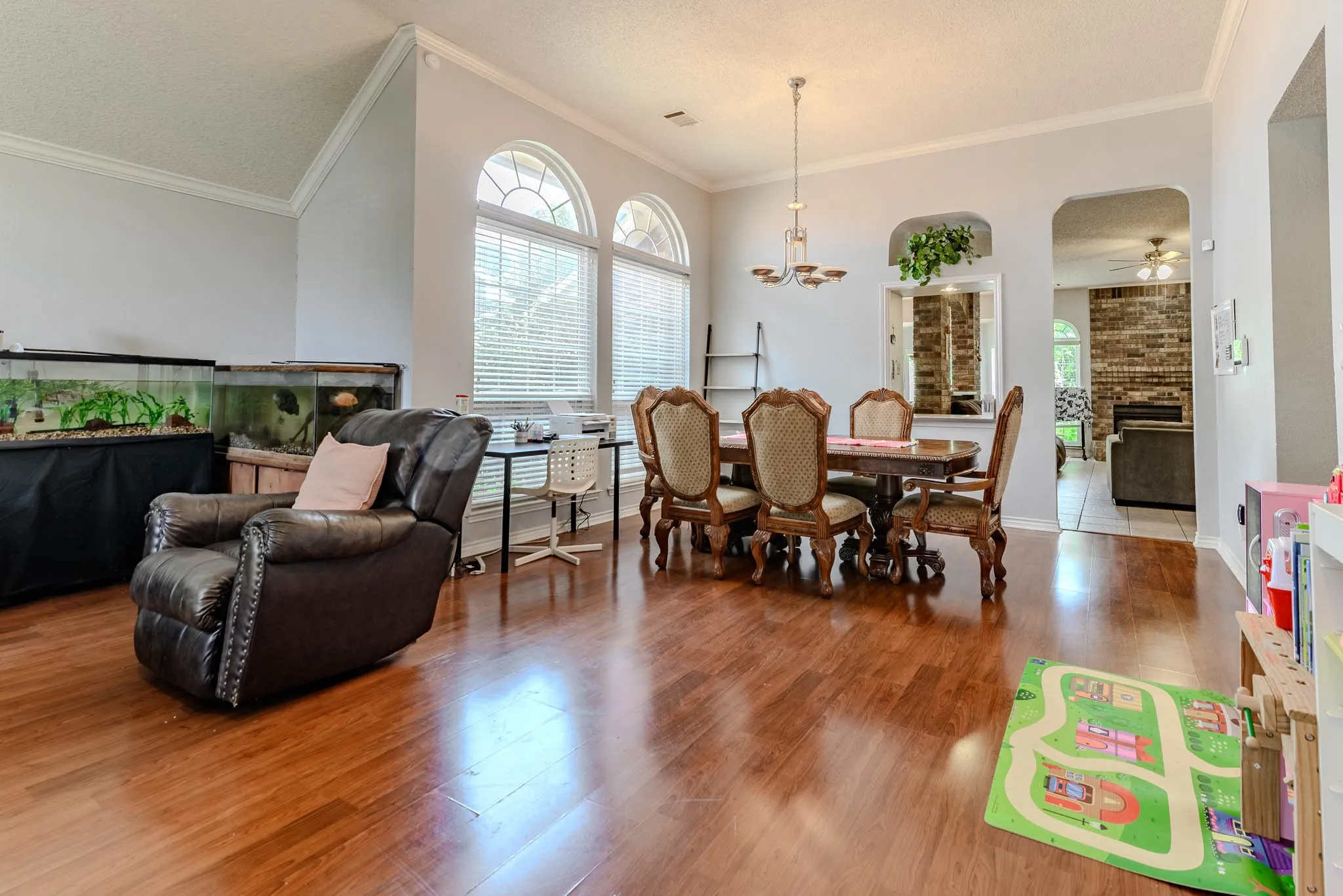 Single Family Residence For Sale in Tarrant County , 2206 S Branch Drive, Arlington, Texas 76001, 4 Bedroom, 2 Bathroom, 2 Garage spaces, 2,310 Sqft, built in 1987, mls#21332946, Real Estate Agent in Arlington, Homes For Sale in Tarrant county, Homes For Sale in Arlington, Realtor in Arlington Texas, Real Estate Brokerage Independent Realty Texas, Luminita Cordes Realtor