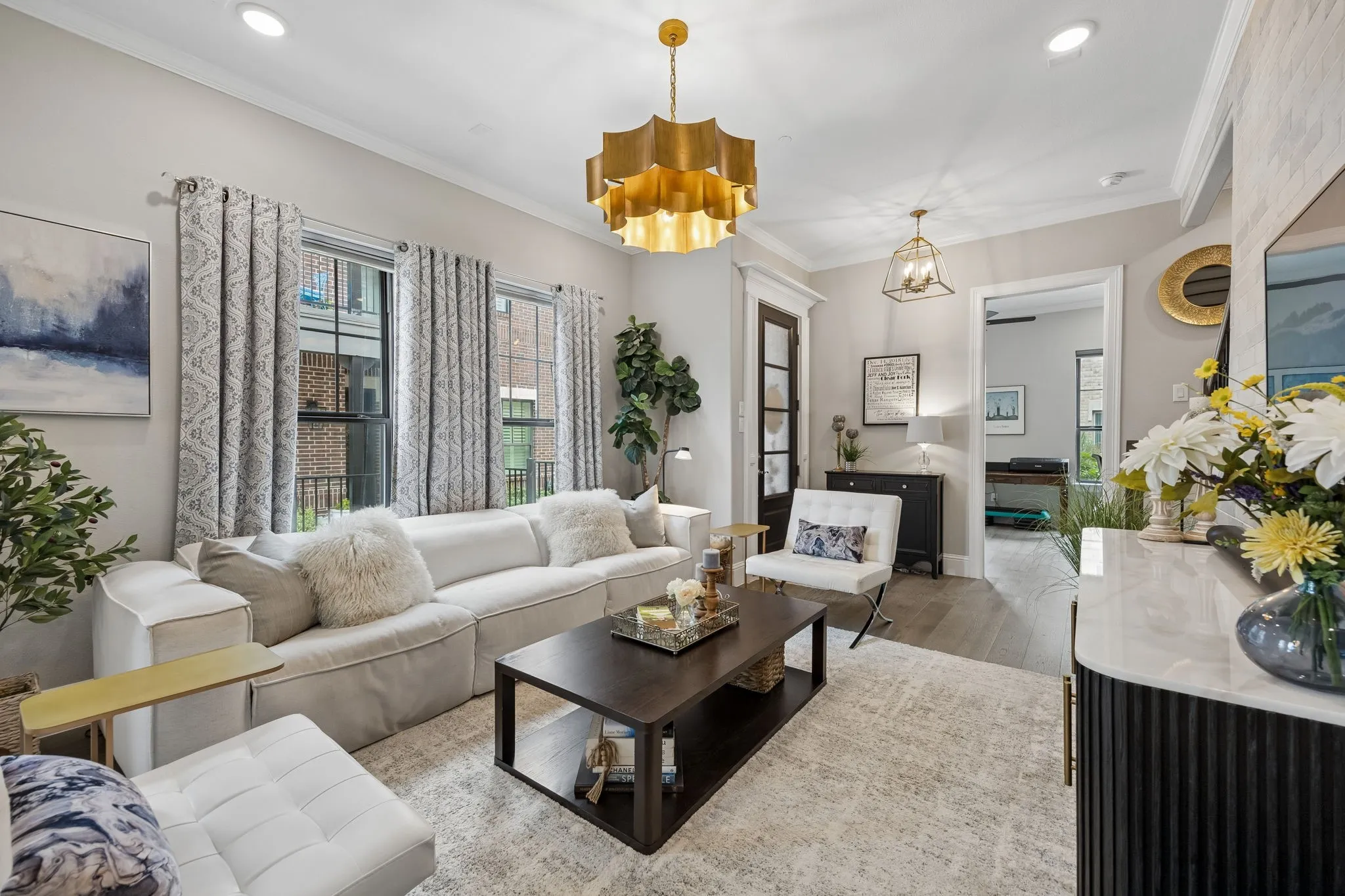 Spacious family room for entertaining
