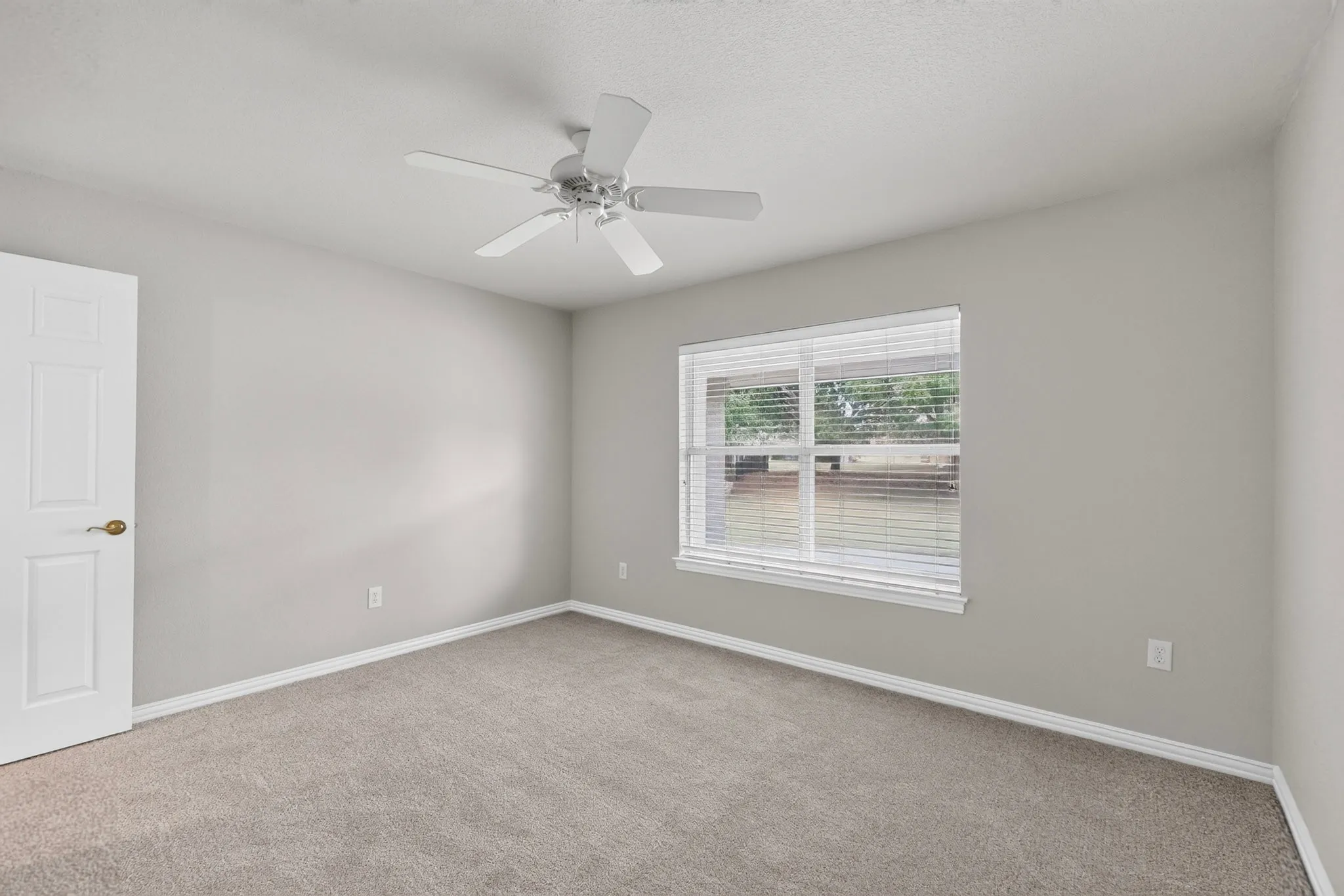 Single Family Residence For Sale in Denton County , 9704 Grandview Drive, Denton, Texas 76207, 2 Bedroom, 2 Bathroom, 2 Garage spaces, 1,844 Sqft, built in 2002, mls#21332618, Real Estate Agent in Denton, Homes For Sale in Denton county, Homes For Sale in Denton, Realtor in Denton Texas, Real Estate Brokerage Independent Realty Texas, Luminita Cordes Realtor