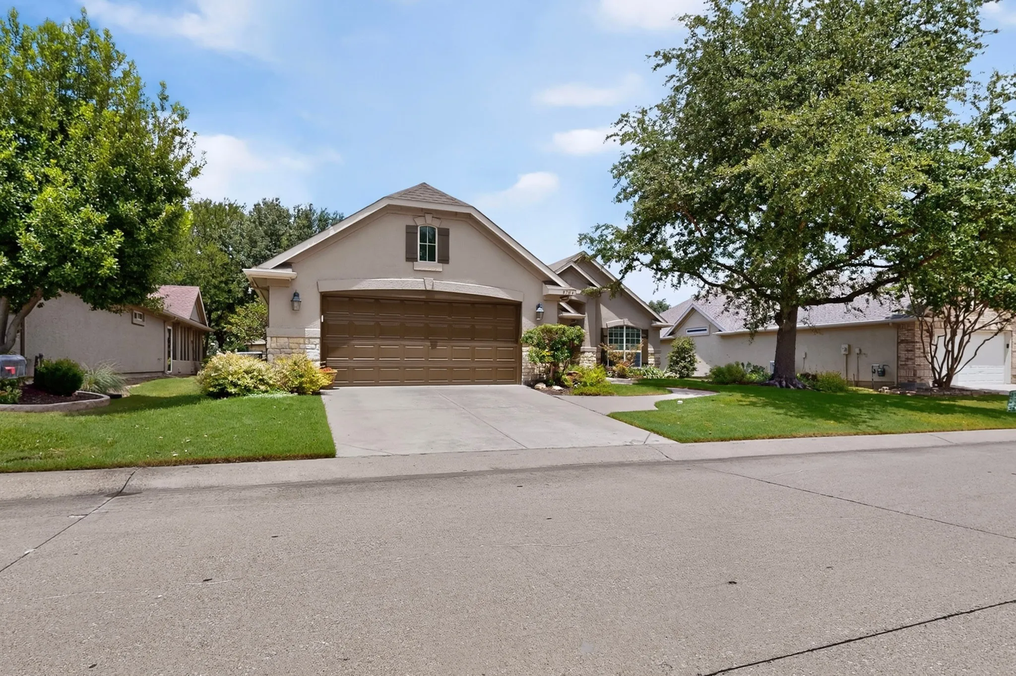 Single Family Residence For Sale in Denton County , 9704 Grandview Drive, Denton, Texas 76207, 2 Bedroom, 2 Bathroom, 2 Garage spaces, 1,844 Sqft, built in 2002, mls#21332618, Real Estate Agent in Denton, Homes For Sale in Denton county, Homes For Sale in Denton, Realtor in Denton Texas, Real Estate Brokerage Independent Realty Texas, Luminita Cordes Realtor