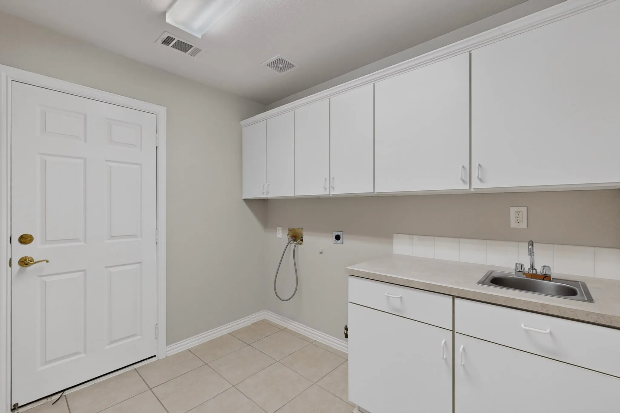 Single Family Residence For Sale in Denton County , 9704 Grandview Drive, Denton, Texas 76207, 2 Bedroom, 2 Bathroom, 2 Garage spaces, 1,844 Sqft, built in 2002, mls#21332618, Real Estate Agent in Denton, Homes For Sale in Denton county, Homes For Sale in Denton, Realtor in Denton Texas, Real Estate Brokerage Independent Realty Texas, Luminita Cordes Realtor