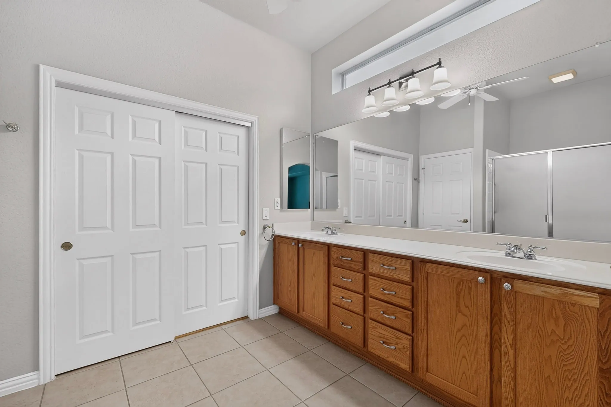 Single Family Residence For Sale in Denton County , 9704 Grandview Drive, Denton, Texas 76207, 2 Bedroom, 2 Bathroom, 2 Garage spaces, 1,844 Sqft, built in 2002, mls#21332618, Real Estate Agent in Denton, Homes For Sale in Denton county, Homes For Sale in Denton, Realtor in Denton Texas, Real Estate Brokerage Independent Realty Texas, Luminita Cordes Realtor
