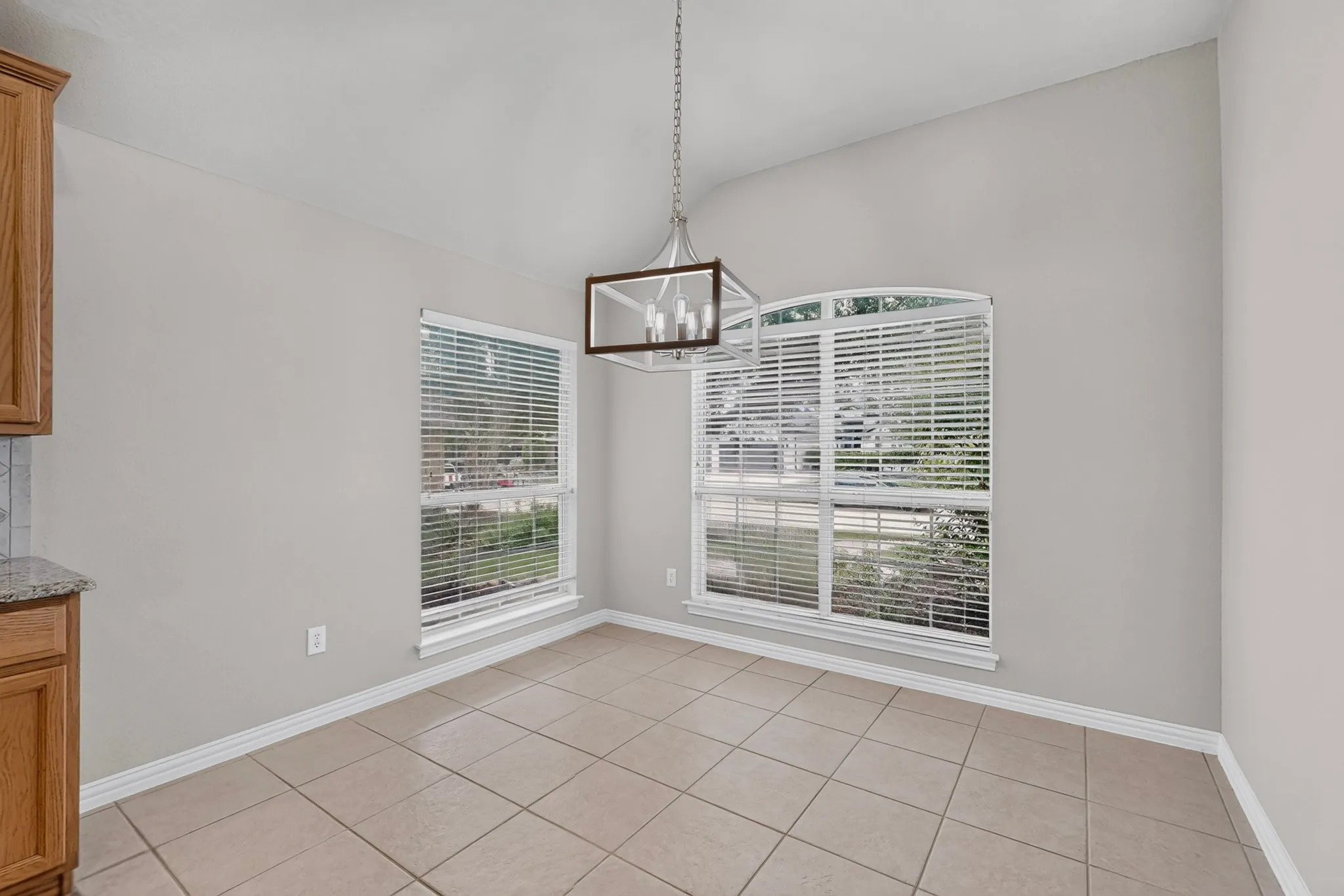 Single Family Residence For Sale in Denton County , 9704 Grandview Drive, Denton, Texas 76207, 2 Bedroom, 2 Bathroom, 2 Garage spaces, 1,844 Sqft, built in 2002, mls#21332618, Real Estate Agent in Denton, Homes For Sale in Denton county, Homes For Sale in Denton, Realtor in Denton Texas, Real Estate Brokerage Independent Realty Texas, Luminita Cordes Realtor