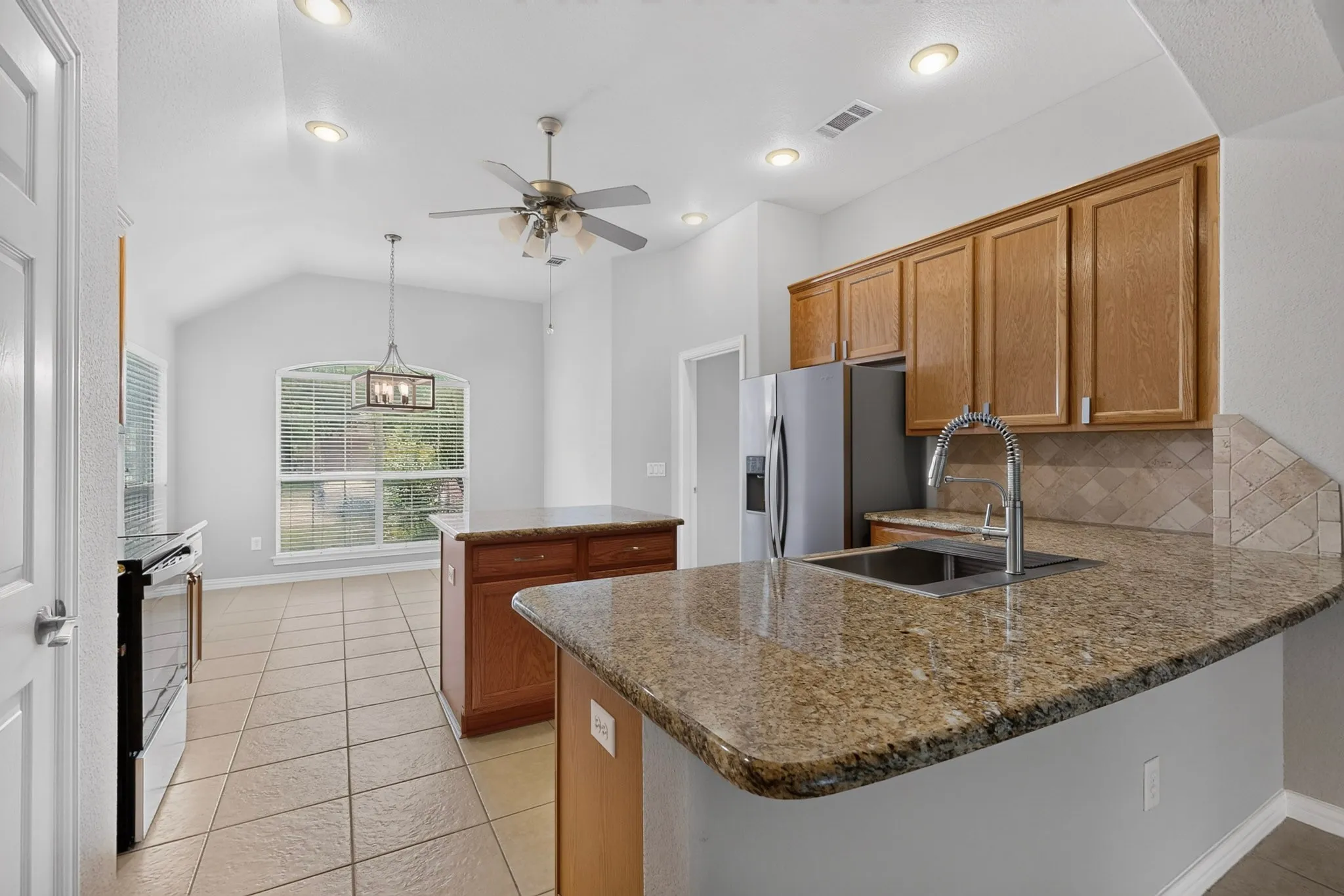Single Family Residence For Sale in Denton County , 9704 Grandview Drive, Denton, Texas 76207, 2 Bedroom, 2 Bathroom, 2 Garage spaces, 1,844 Sqft, built in 2002, mls#21332618, Real Estate Agent in Denton, Homes For Sale in Denton county, Homes For Sale in Denton, Realtor in Denton Texas, Real Estate Brokerage Independent Realty Texas, Luminita Cordes Realtor