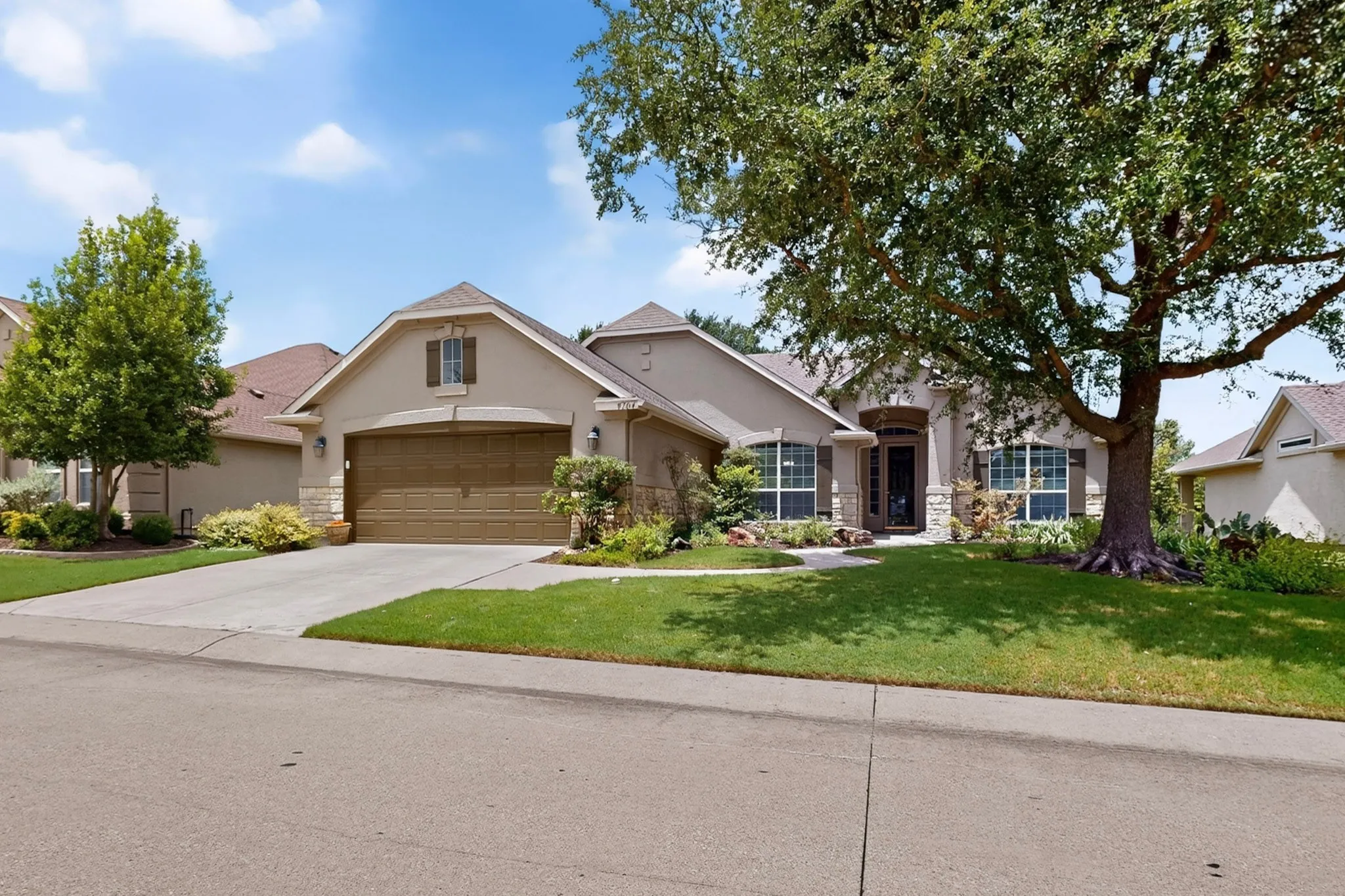 Single Family Residence For Sale in Denton County , 9704 Grandview Drive, Denton, Texas 76207, 2 Bedroom, 2 Bathroom, 2 Garage spaces, 1,844 Sqft, built in 2002, mls#21332618, Real Estate Agent in Denton, Homes For Sale in Denton county, Homes For Sale in Denton, Realtor in Denton Texas, Real Estate Brokerage Independent Realty Texas, Luminita Cordes Realtor