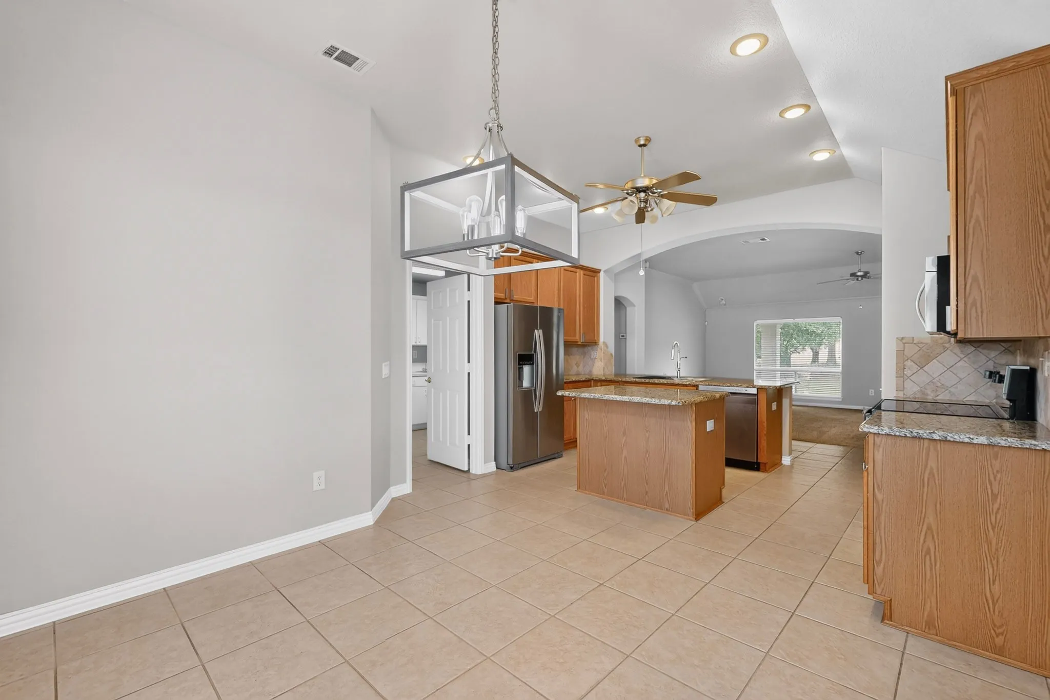Single Family Residence For Sale in Denton County , 9704 Grandview Drive, Denton, Texas 76207, 2 Bedroom, 2 Bathroom, 2 Garage spaces, 1,844 Sqft, built in 2002, mls#21332618, Real Estate Agent in Denton, Homes For Sale in Denton county, Homes For Sale in Denton, Realtor in Denton Texas, Real Estate Brokerage Independent Realty Texas, Luminita Cordes Realtor