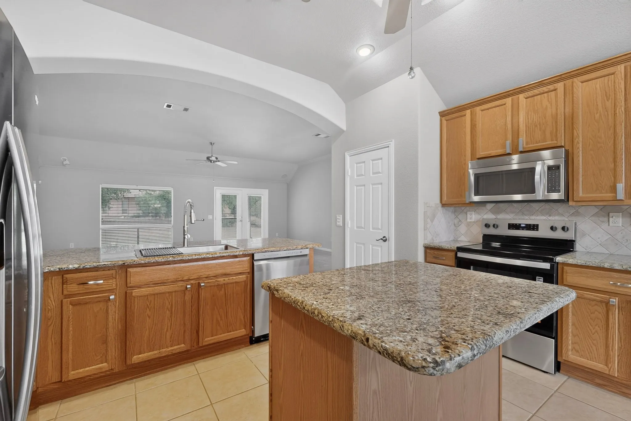 Single Family Residence For Sale in Denton County , 9704 Grandview Drive, Denton, Texas 76207, 2 Bedroom, 2 Bathroom, 2 Garage spaces, 1,844 Sqft, built in 2002, mls#21332618, Real Estate Agent in Denton, Homes For Sale in Denton county, Homes For Sale in Denton, Realtor in Denton Texas, Real Estate Brokerage Independent Realty Texas, Luminita Cordes Realtor