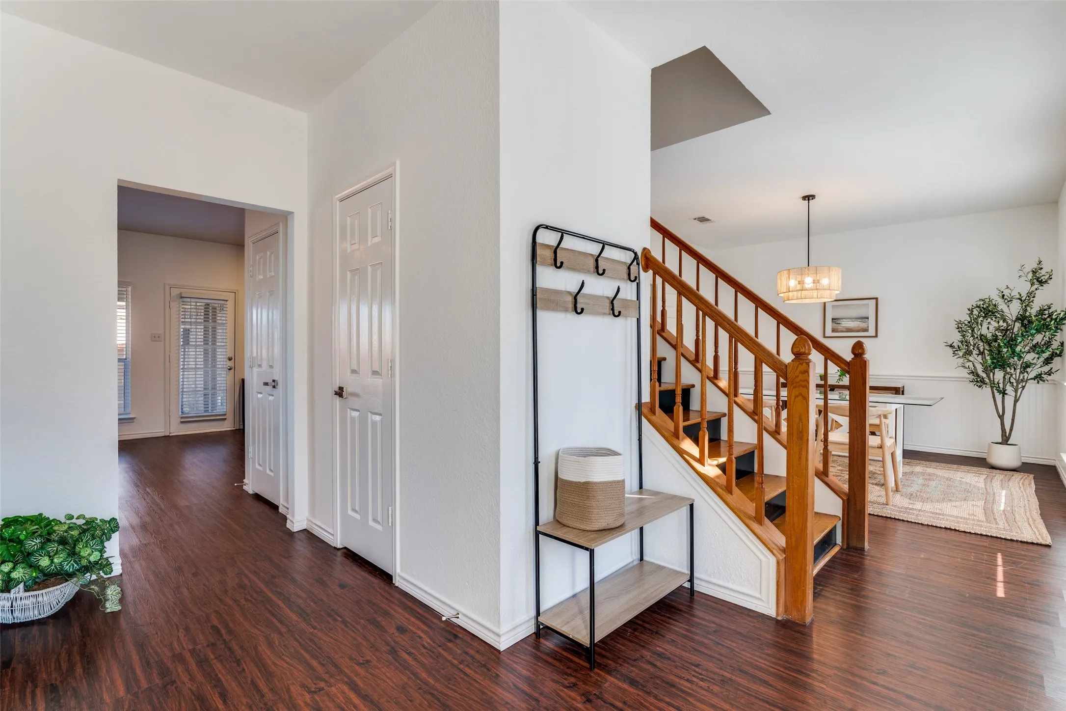Single Family Residence For Sale in Rockwall County , 6814 Silver Lake Drive, Rowlett, Texas 75089, 5 Bedroom, 3 Bathroom, 2 Garage spaces, 2,834 Sqft, built in 1992, mls#21335550, Real Estate Agent in Rowlett, Homes For Sale in Rockwall county, Homes For Sale in Rowlett, Realtor in Rowlett Texas, Real Estate Brokerage Independent Realty Texas, Luminita Cordes Realtor