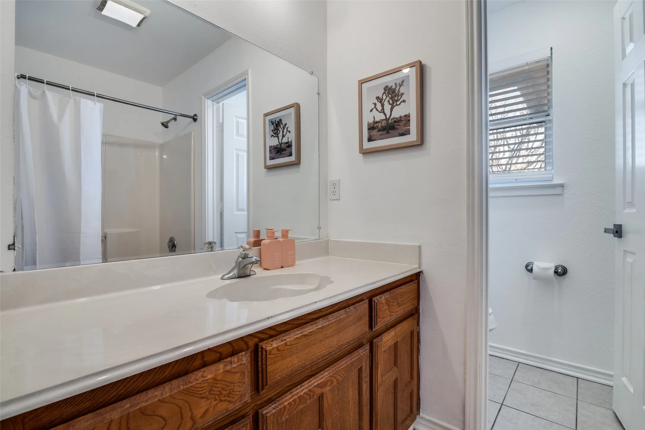 Single Family Residence For Sale in Rockwall County , 6814 Silver Lake Drive, Rowlett, Texas 75089, 5 Bedroom, 3 Bathroom, 2 Garage spaces, 2,834 Sqft, built in 1992, mls#21335550, Real Estate Agent in Rowlett, Homes For Sale in Rockwall county, Homes For Sale in Rowlett, Realtor in Rowlett Texas, Real Estate Brokerage Independent Realty Texas, Luminita Cordes Realtor