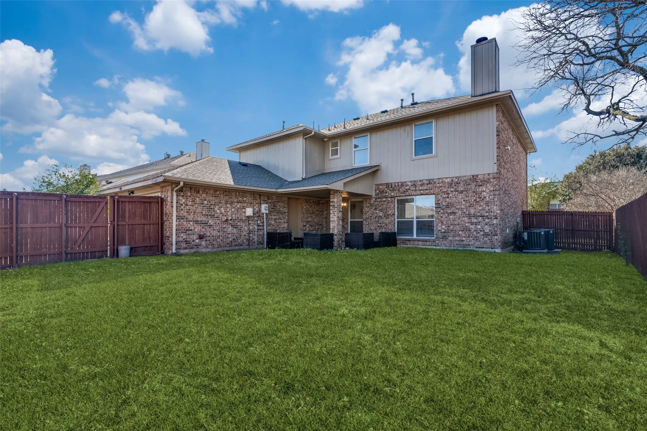 Single Family Residence For Sale in Rockwall County , 6814 Silver Lake Drive, Rowlett, Texas 75089, 5 Bedroom, 3 Bathroom, 2 Garage spaces, 2,834 Sqft, built in 1992, mls#21335550, Real Estate Agent in Rowlett, Homes For Sale in Rockwall county, Homes For Sale in Rowlett, Realtor in Rowlett Texas, Real Estate Brokerage Independent Realty Texas, Luminita Cordes Realtor