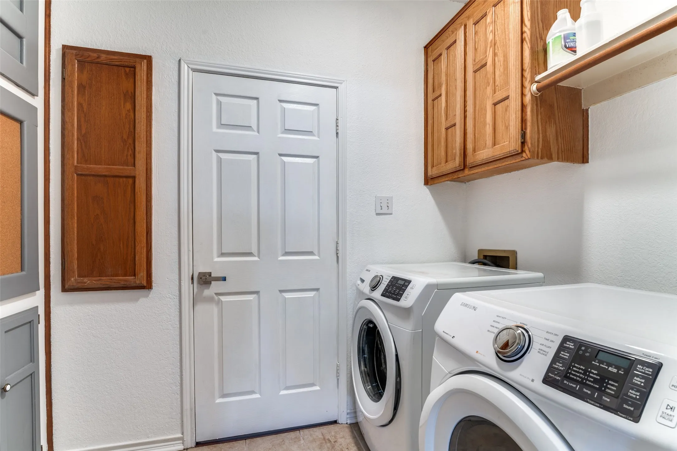 Single Family Residence For Sale in Rockwall County , 6814 Silver Lake Drive, Rowlett, Texas 75089, 5 Bedroom, 3 Bathroom, 2 Garage spaces, 2,834 Sqft, built in 1992, mls#21335550, Real Estate Agent in Rowlett, Homes For Sale in Rockwall county, Homes For Sale in Rowlett, Realtor in Rowlett Texas, Real Estate Brokerage Independent Realty Texas, Luminita Cordes Realtor