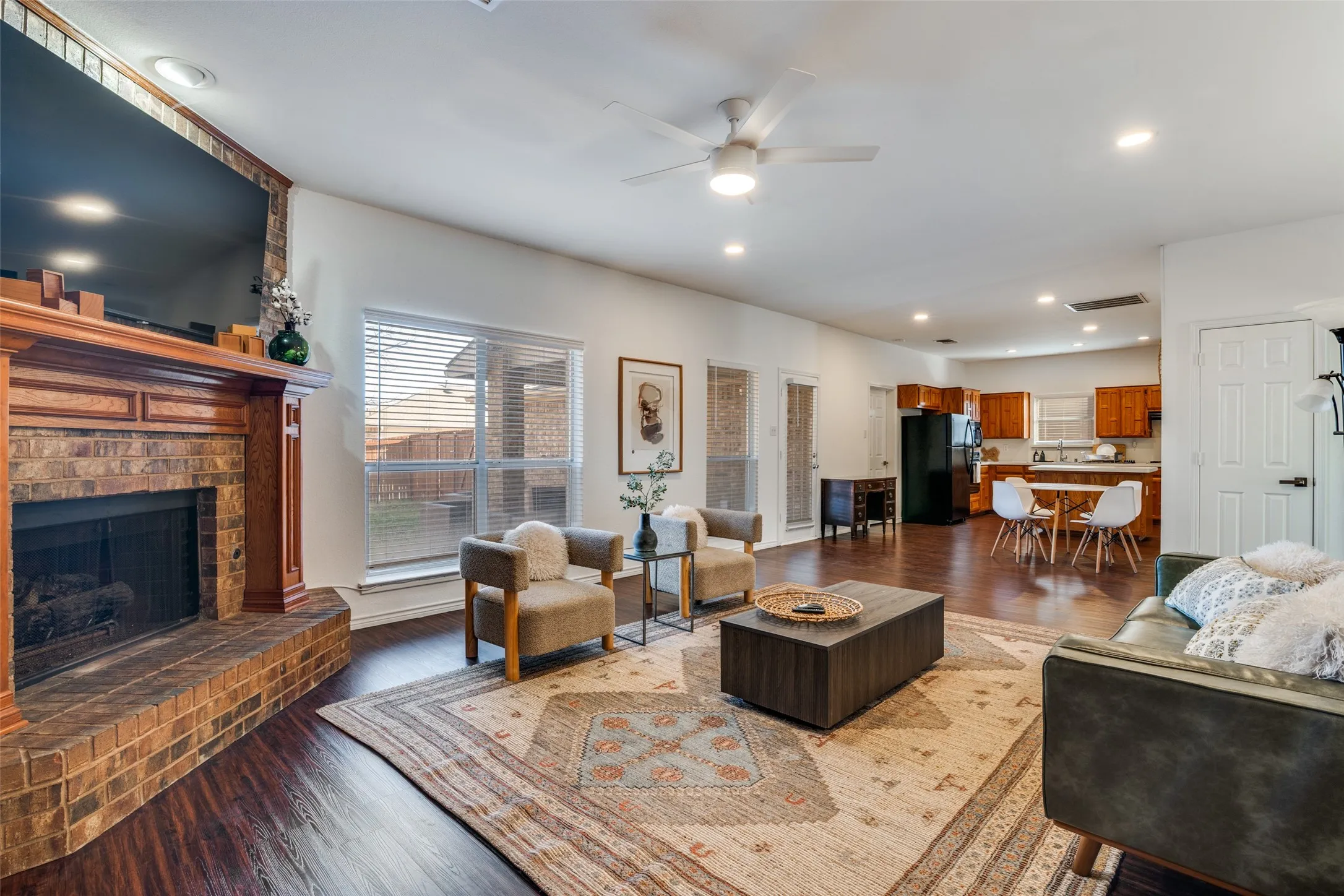 Single Family Residence For Sale in Rockwall County , 6814 Silver Lake Drive, Rowlett, Texas 75089, 5 Bedroom, 3 Bathroom, 2 Garage spaces, 2,834 Sqft, built in 1992, mls#21335550, Real Estate Agent in Rowlett, Homes For Sale in Rockwall county, Homes For Sale in Rowlett, Realtor in Rowlett Texas, Real Estate Brokerage Independent Realty Texas, Luminita Cordes Realtor
