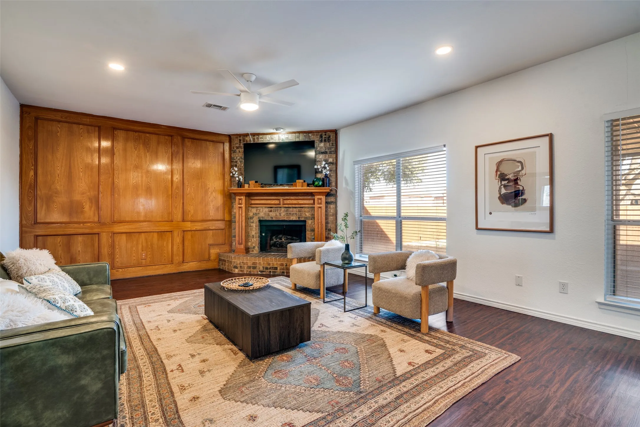 Single Family Residence For Sale in Rockwall County , 6814 Silver Lake Drive, Rowlett, Texas 75089, 5 Bedroom, 3 Bathroom, 2 Garage spaces, 2,834 Sqft, built in 1992, mls#21335550, Real Estate Agent in Rowlett, Homes For Sale in Rockwall county, Homes For Sale in Rowlett, Realtor in Rowlett Texas, Real Estate Brokerage Independent Realty Texas, Luminita Cordes Realtor