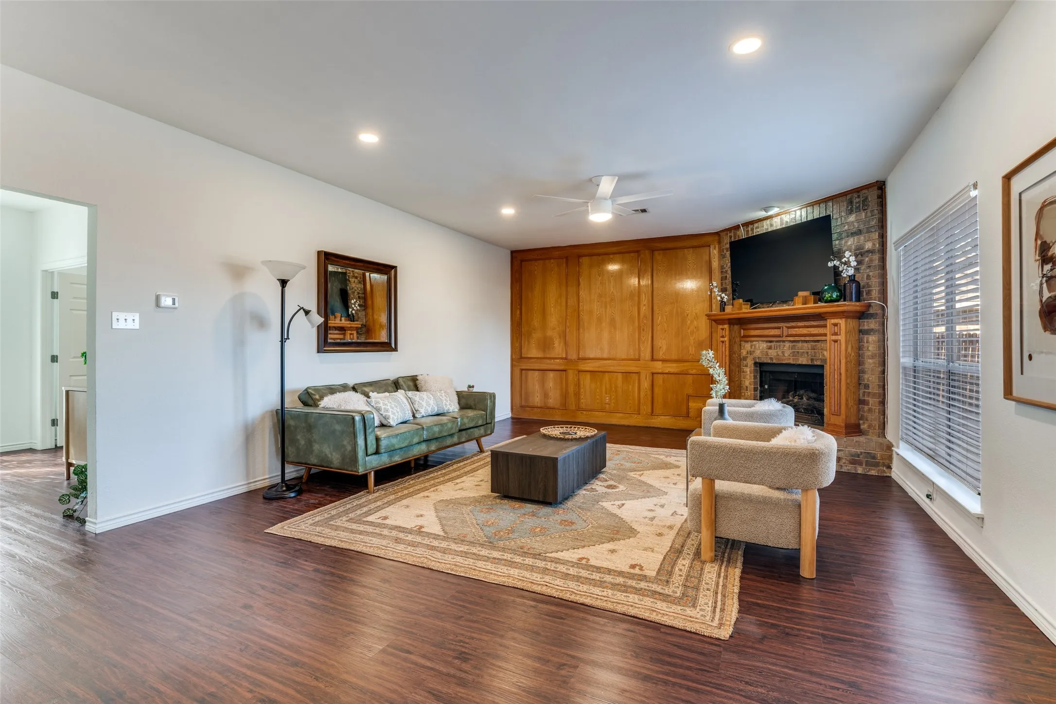 Single Family Residence For Sale in Rockwall County , 6814 Silver Lake Drive, Rowlett, Texas 75089, 5 Bedroom, 3 Bathroom, 2 Garage spaces, 2,834 Sqft, built in 1992, mls#21335550, Real Estate Agent in Rowlett, Homes For Sale in Rockwall county, Homes For Sale in Rowlett, Realtor in Rowlett Texas, Real Estate Brokerage Independent Realty Texas, Luminita Cordes Realtor