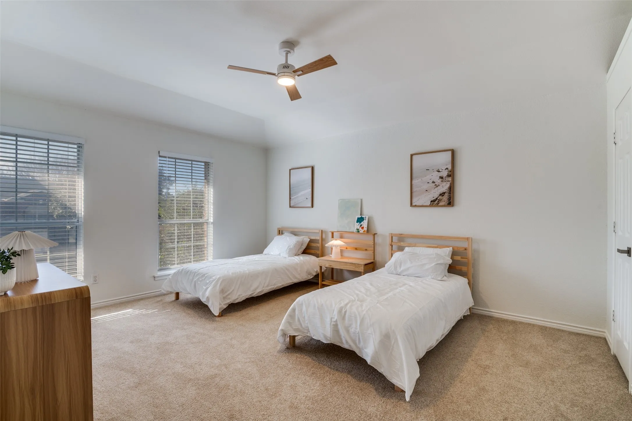 Single Family Residence For Sale in Rockwall County , 6814 Silver Lake Drive, Rowlett, Texas 75089, 5 Bedroom, 3 Bathroom, 2 Garage spaces, 2,834 Sqft, built in 1992, mls#21335550, Real Estate Agent in Rowlett, Homes For Sale in Rockwall county, Homes For Sale in Rowlett, Realtor in Rowlett Texas, Real Estate Brokerage Independent Realty Texas, Luminita Cordes Realtor