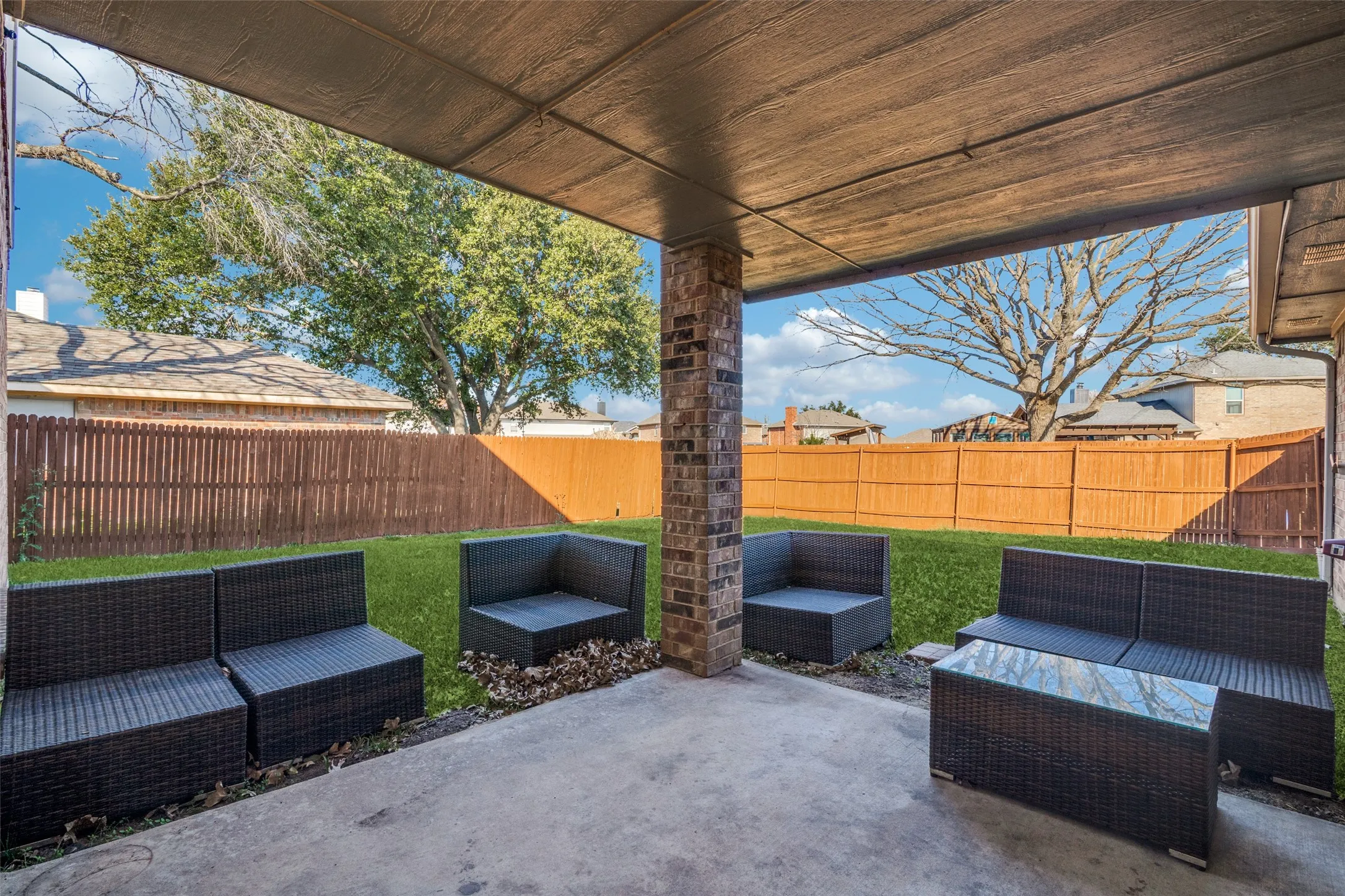 Single Family Residence For Sale in Rockwall County , 6814 Silver Lake Drive, Rowlett, Texas 75089, 5 Bedroom, 3 Bathroom, 2 Garage spaces, 2,834 Sqft, built in 1992, mls#21335550, Real Estate Agent in Rowlett, Homes For Sale in Rockwall county, Homes For Sale in Rowlett, Realtor in Rowlett Texas, Real Estate Brokerage Independent Realty Texas, Luminita Cordes Realtor