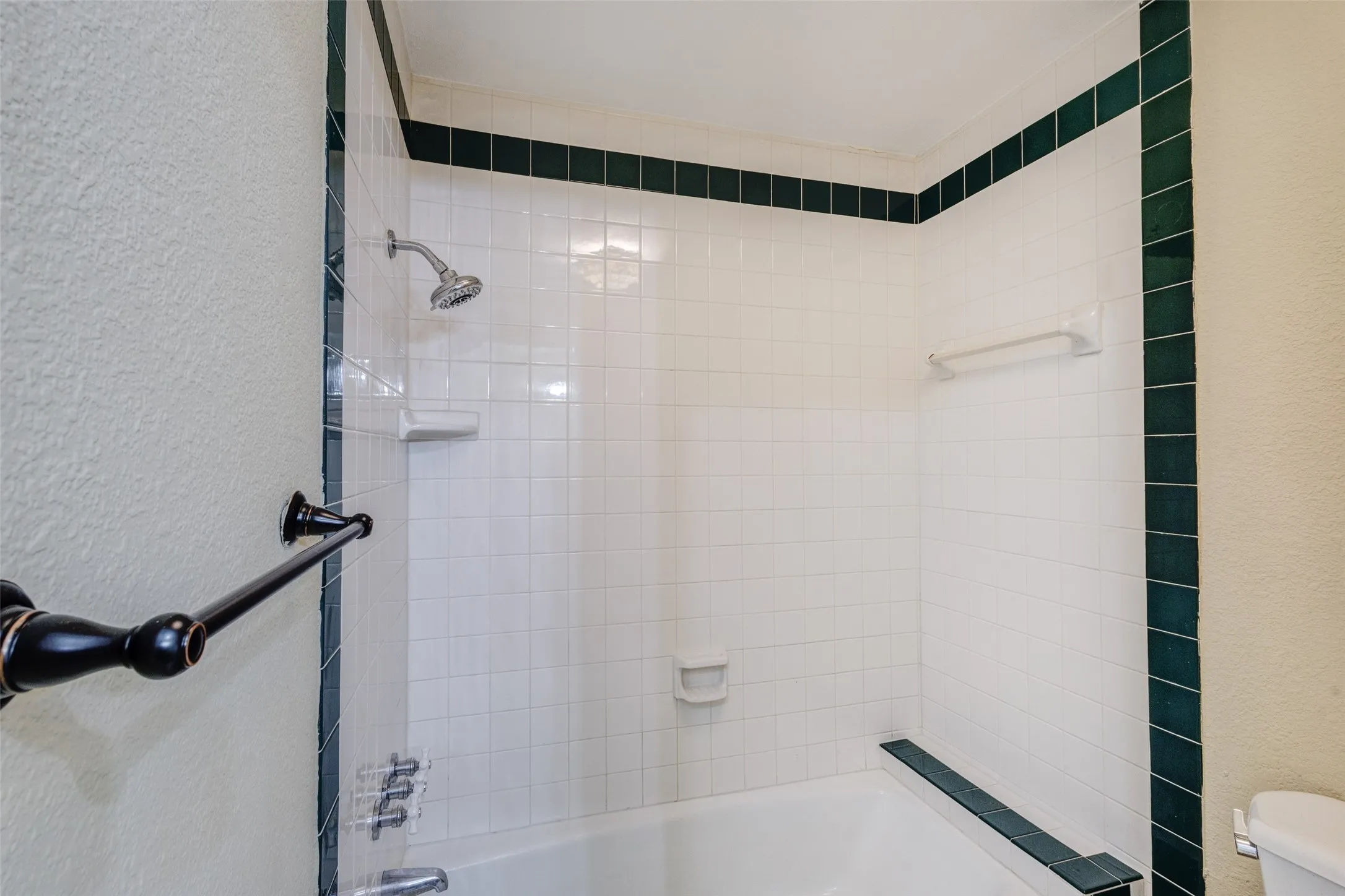 Single Family Residence For Sale in Hunt County , 11054 County Road 2464, Poetry, Texas 75160, 3 Bedroom, 3 Bathroom, 2 Garage spaces, 2,700 Sqft, built in 1985, mls#21335535, Real Estate Agent in Poetry, Homes For Sale in Hunt county, Homes For Sale in Poetry, Realtor in Poetry Texas, Real Estate Brokerage Independent Realty Texas, Luminita Cordes Realtor