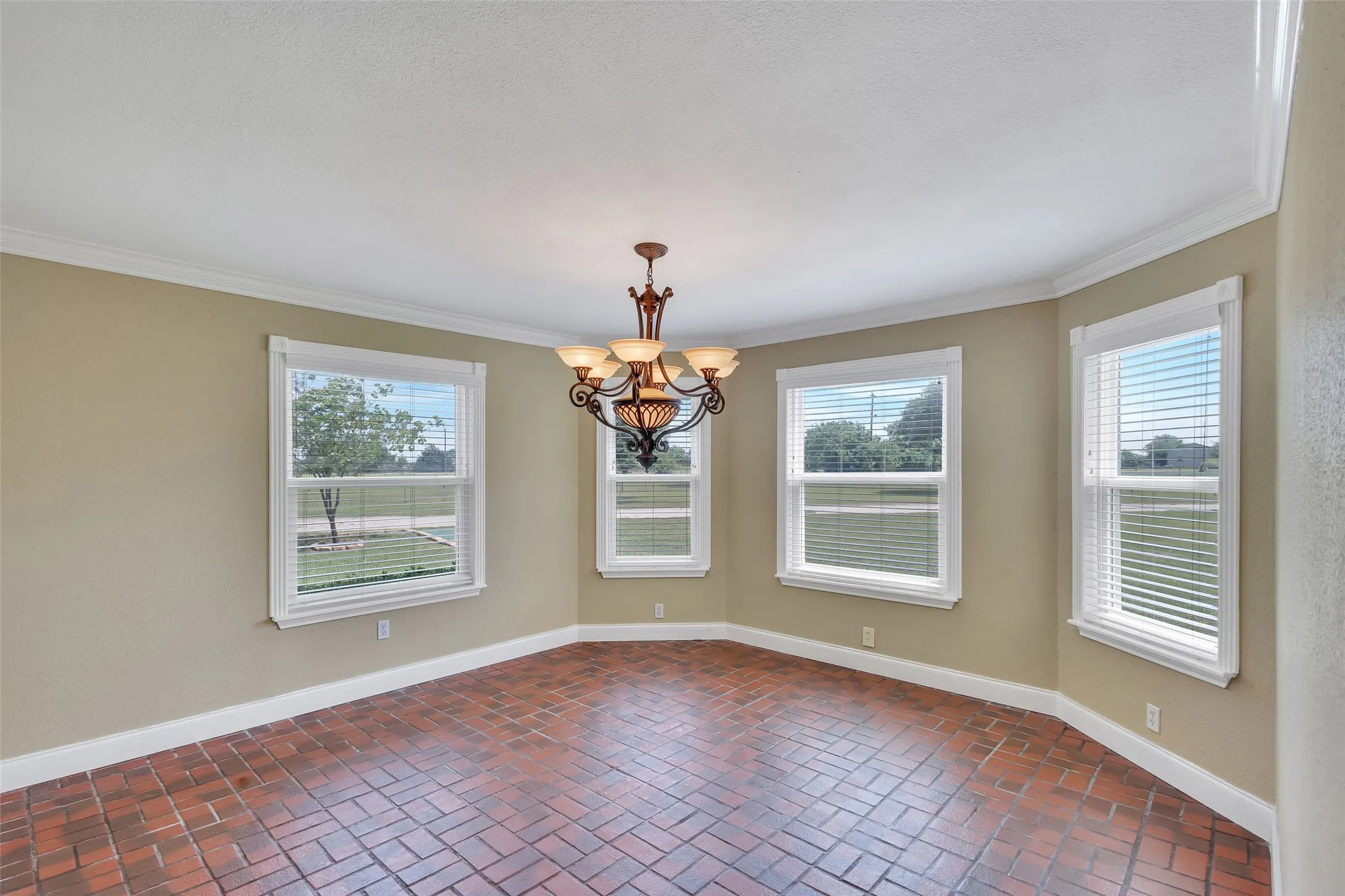 Single Family Residence For Sale in Hunt County , 11054 County Road 2464, Poetry, Texas 75160, 3 Bedroom, 3 Bathroom, 2 Garage spaces, 2,700 Sqft, built in 1985, mls#21335535, Real Estate Agent in Poetry, Homes For Sale in Hunt county, Homes For Sale in Poetry, Realtor in Poetry Texas, Real Estate Brokerage Independent Realty Texas, Luminita Cordes Realtor