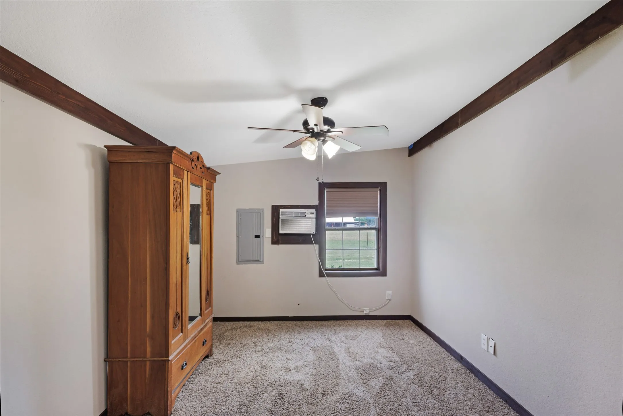 Single Family Residence For Sale in Hunt County , 11054 County Road 2464, Poetry, Texas 75160, 3 Bedroom, 3 Bathroom, 2 Garage spaces, 2,700 Sqft, built in 1985, mls#21335535, Real Estate Agent in Poetry, Homes For Sale in Hunt county, Homes For Sale in Poetry, Realtor in Poetry Texas, Real Estate Brokerage Independent Realty Texas, Luminita Cordes Realtor