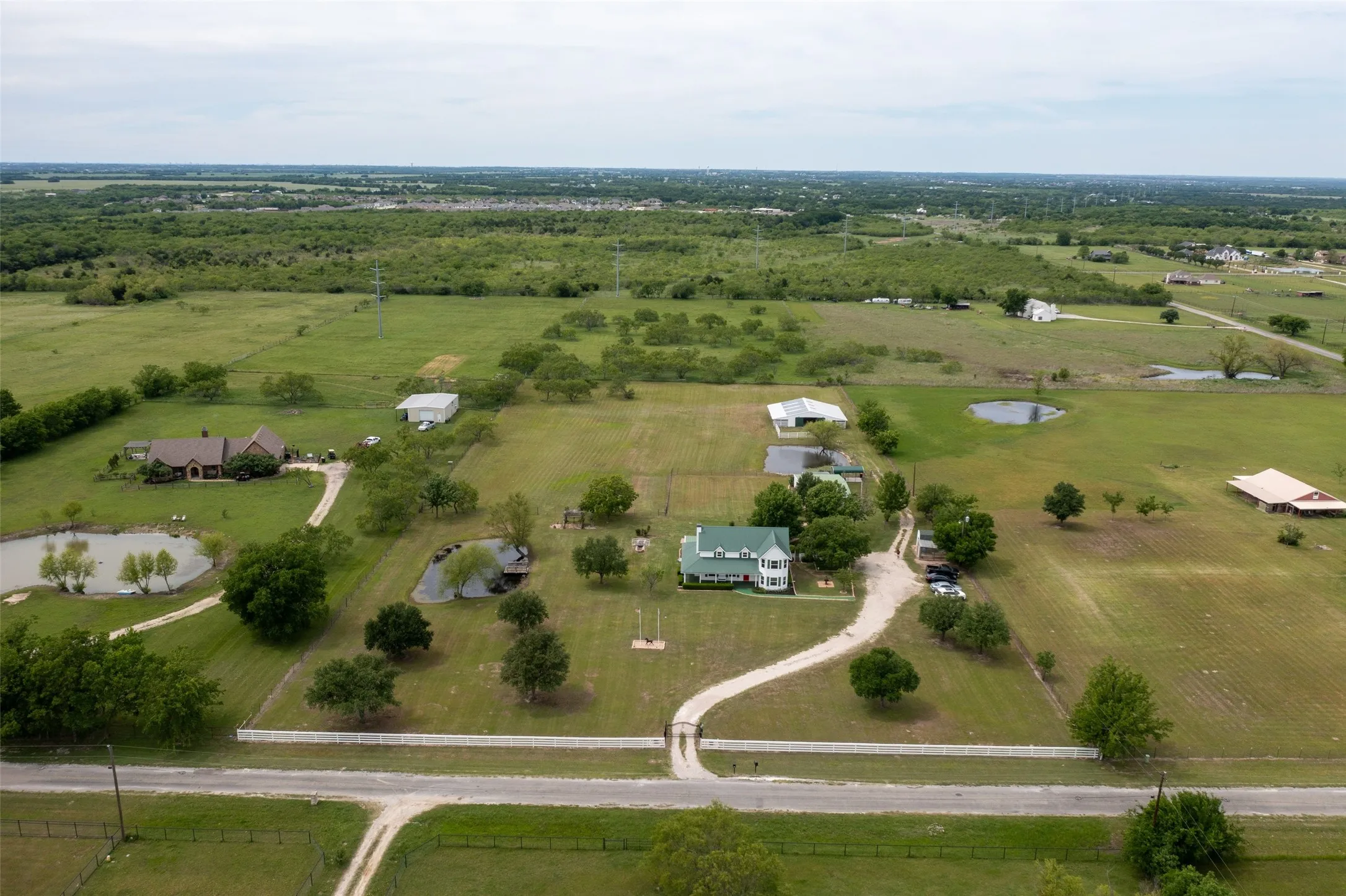 Single Family Residence For Sale in Hunt County , 11054 County Road 2464, Poetry, Texas 75160, 3 Bedroom, 3 Bathroom, 2 Garage spaces, 2,700 Sqft, built in 1985, mls#21335535, Real Estate Agent in Poetry, Homes For Sale in Hunt county, Homes For Sale in Poetry, Realtor in Poetry Texas, Real Estate Brokerage Independent Realty Texas, Luminita Cordes Realtor