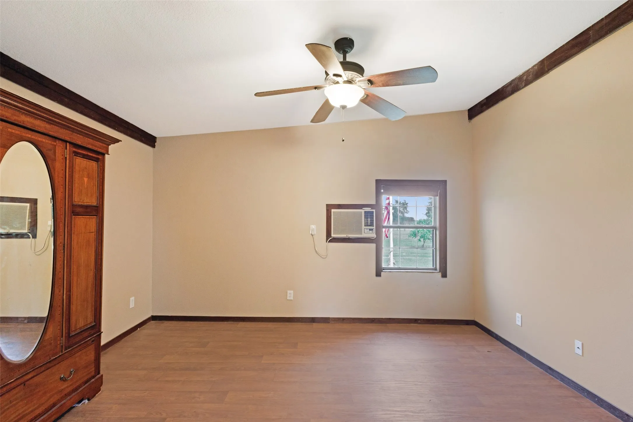 Single Family Residence For Sale in Hunt County , 11054 County Road 2464, Poetry, Texas 75160, 3 Bedroom, 3 Bathroom, 2 Garage spaces, 2,700 Sqft, built in 1985, mls#21335535, Real Estate Agent in Poetry, Homes For Sale in Hunt county, Homes For Sale in Poetry, Realtor in Poetry Texas, Real Estate Brokerage Independent Realty Texas, Luminita Cordes Realtor