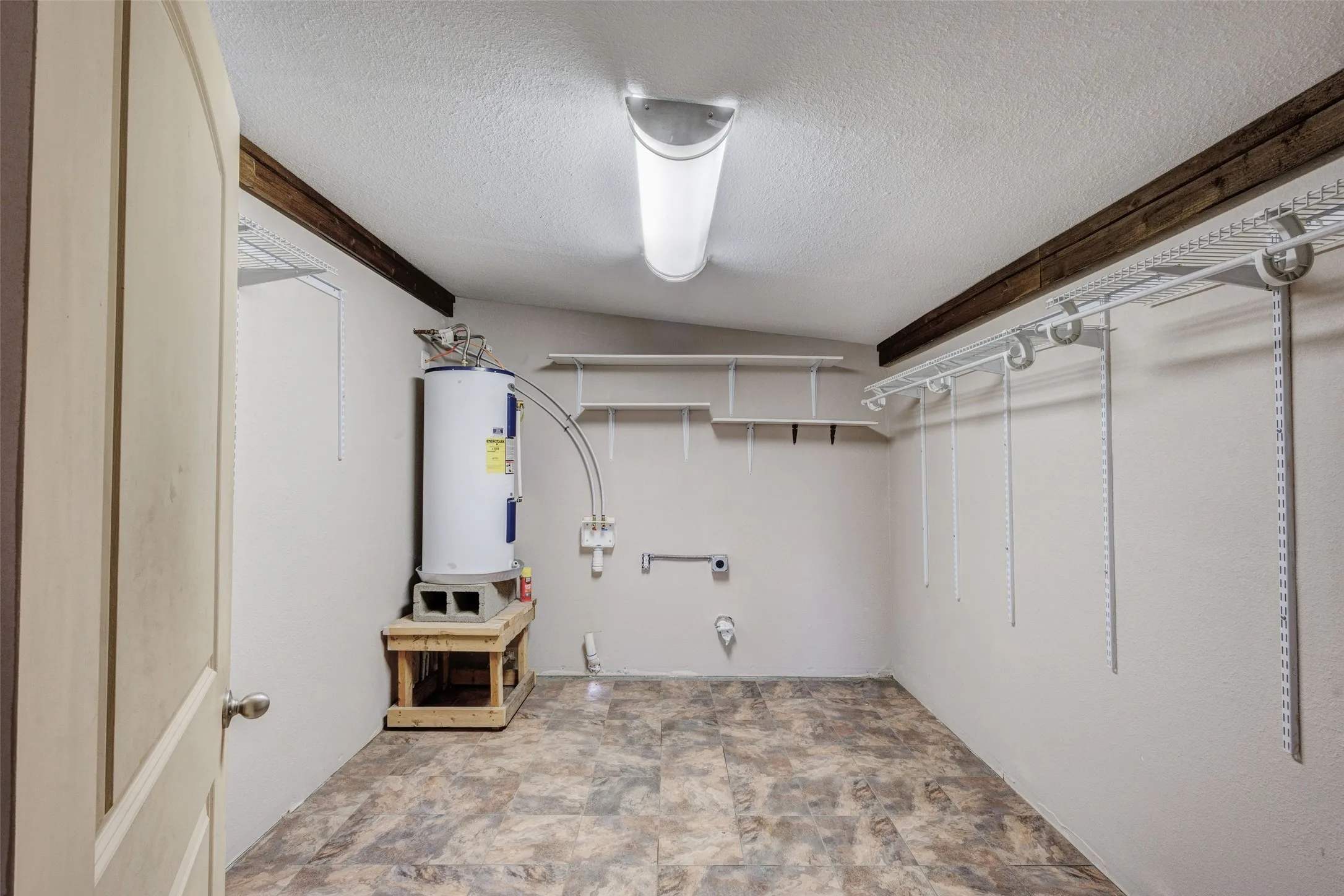 Single Family Residence For Sale in Hunt County , 11054 County Road 2464, Poetry, Texas 75160, 3 Bedroom, 3 Bathroom, 2 Garage spaces, 2,700 Sqft, built in 1985, mls#21335535, Real Estate Agent in Poetry, Homes For Sale in Hunt county, Homes For Sale in Poetry, Realtor in Poetry Texas, Real Estate Brokerage Independent Realty Texas, Luminita Cordes Realtor