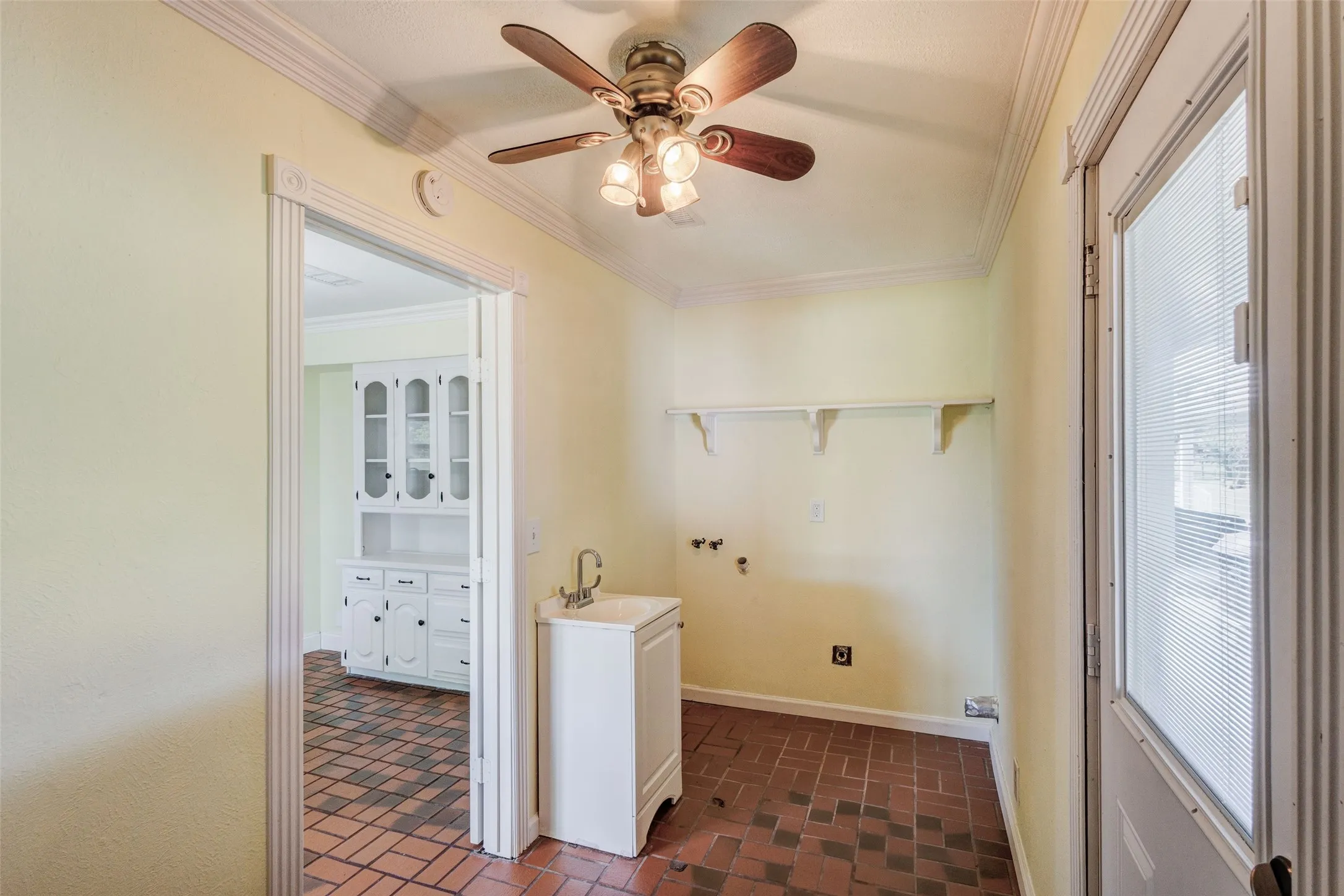 Single Family Residence For Sale in Hunt County , 11054 County Road 2464, Poetry, Texas 75160, 3 Bedroom, 3 Bathroom, 2 Garage spaces, 2,700 Sqft, built in 1985, mls#21335535, Real Estate Agent in Poetry, Homes For Sale in Hunt county, Homes For Sale in Poetry, Realtor in Poetry Texas, Real Estate Brokerage Independent Realty Texas, Luminita Cordes Realtor