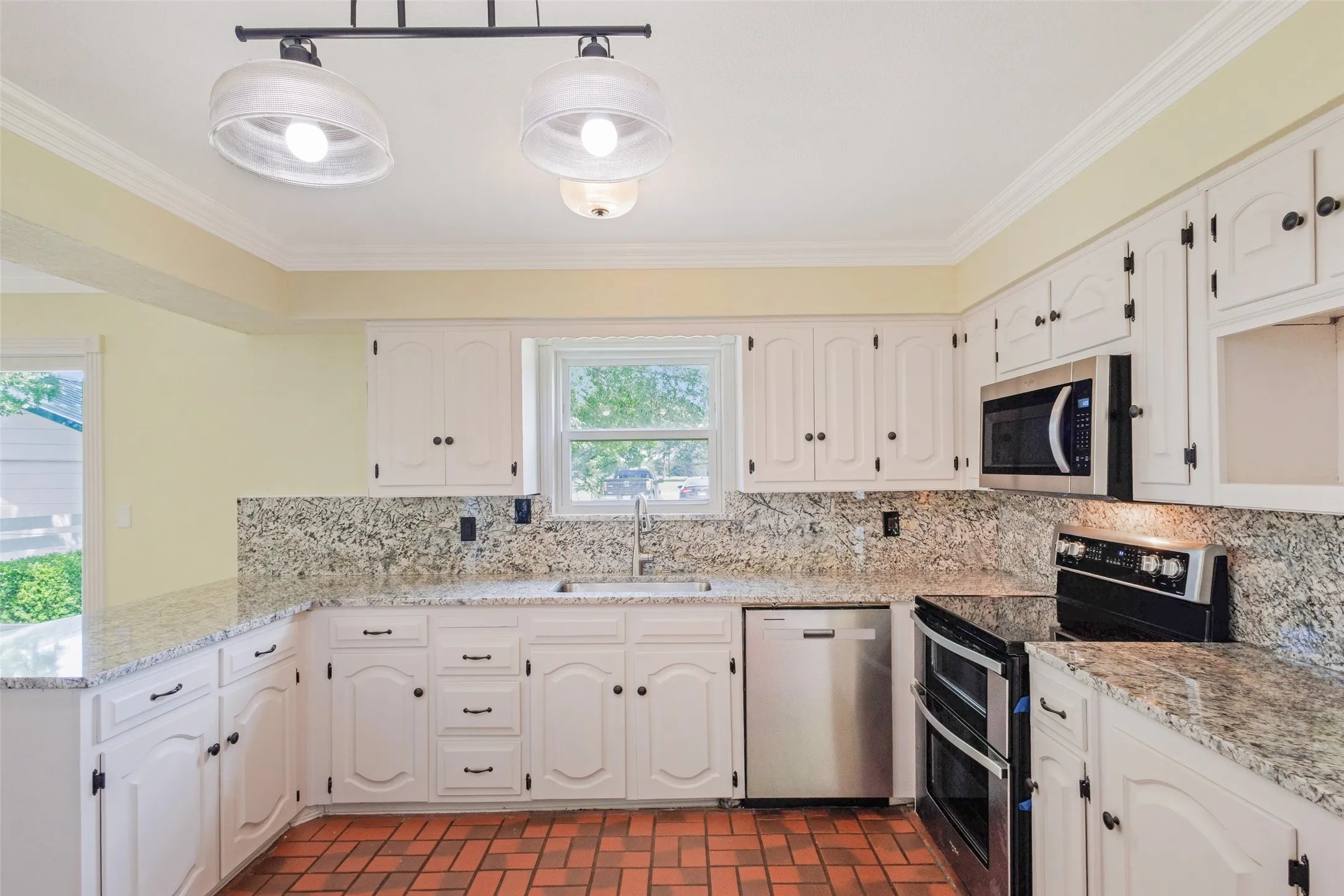 Single Family Residence For Sale in Hunt County , 11054 County Road 2464, Poetry, Texas 75160, 3 Bedroom, 3 Bathroom, 2 Garage spaces, 2,700 Sqft, built in 1985, mls#21335535, Real Estate Agent in Poetry, Homes For Sale in Hunt county, Homes For Sale in Poetry, Realtor in Poetry Texas, Real Estate Brokerage Independent Realty Texas, Luminita Cordes Realtor