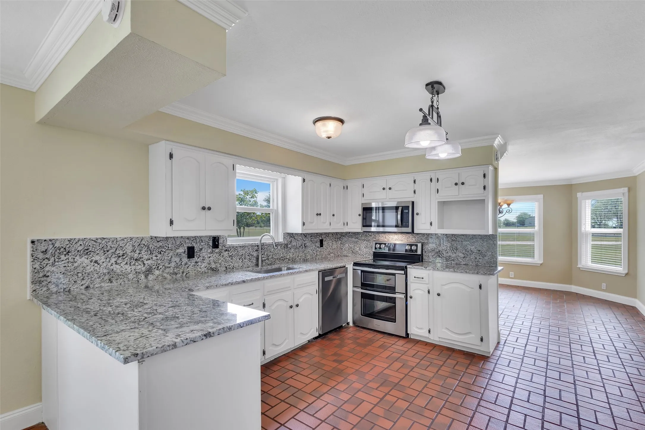 Single Family Residence For Sale in Hunt County , 11054 County Road 2464, Poetry, Texas 75160, 3 Bedroom, 3 Bathroom, 2 Garage spaces, 2,700 Sqft, built in 1985, mls#21335535, Real Estate Agent in Poetry, Homes For Sale in Hunt county, Homes For Sale in Poetry, Realtor in Poetry Texas, Real Estate Brokerage Independent Realty Texas, Luminita Cordes Realtor