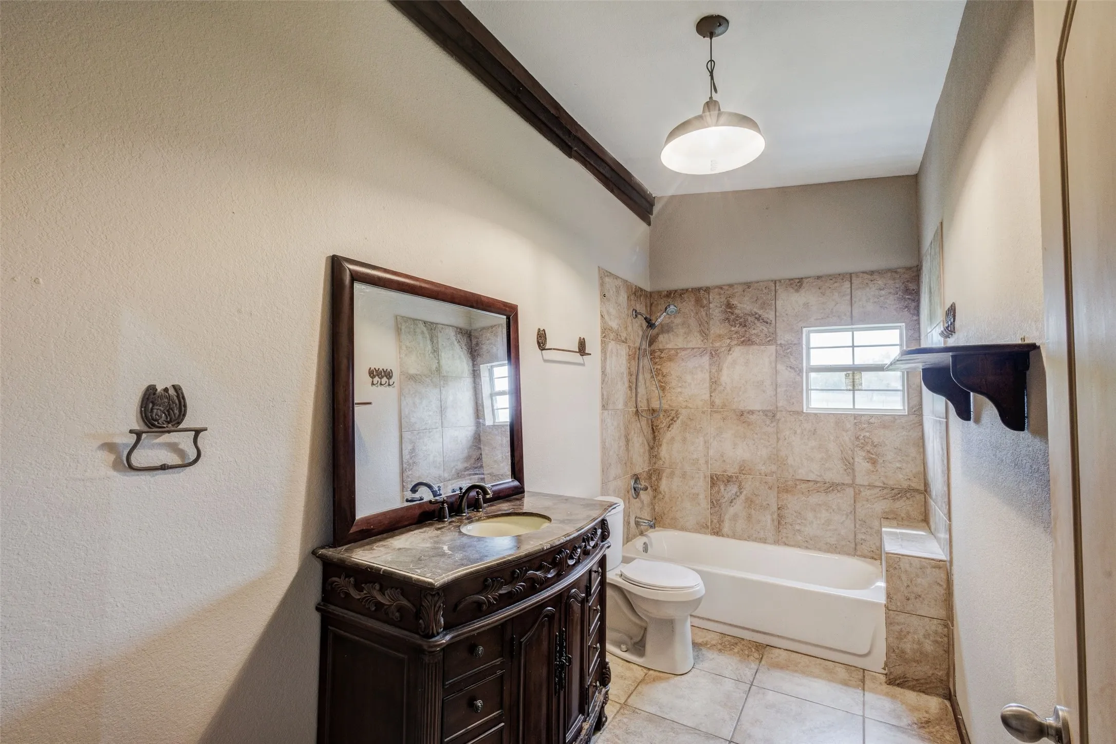 Single Family Residence For Sale in Hunt County , 11054 County Road 2464, Poetry, Texas 75160, 3 Bedroom, 3 Bathroom, 2 Garage spaces, 2,700 Sqft, built in 1985, mls#21335535, Real Estate Agent in Poetry, Homes For Sale in Hunt county, Homes For Sale in Poetry, Realtor in Poetry Texas, Real Estate Brokerage Independent Realty Texas, Luminita Cordes Realtor