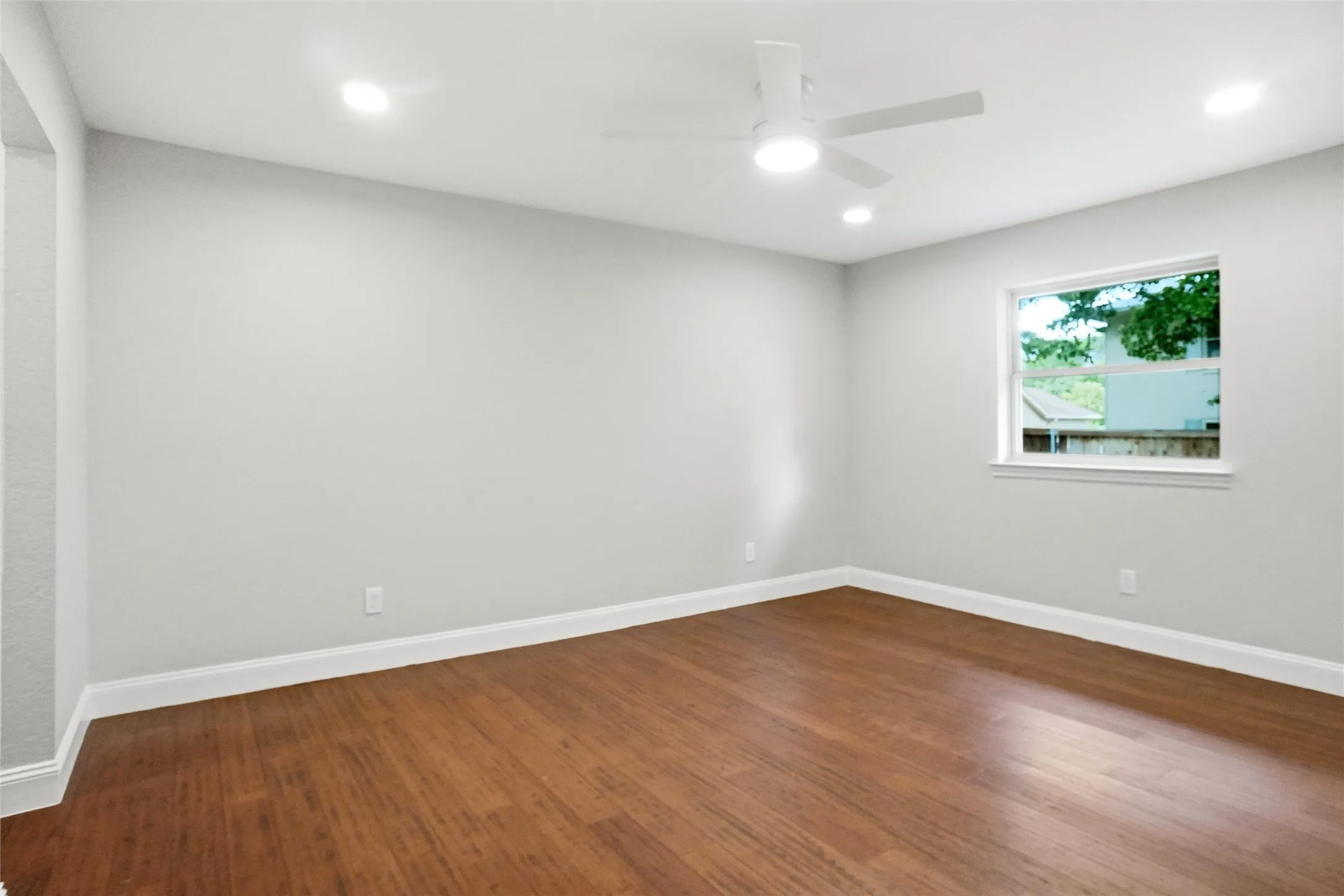 Secondary bedroom; split bedrooms with murphy bath for plenty of privacy.