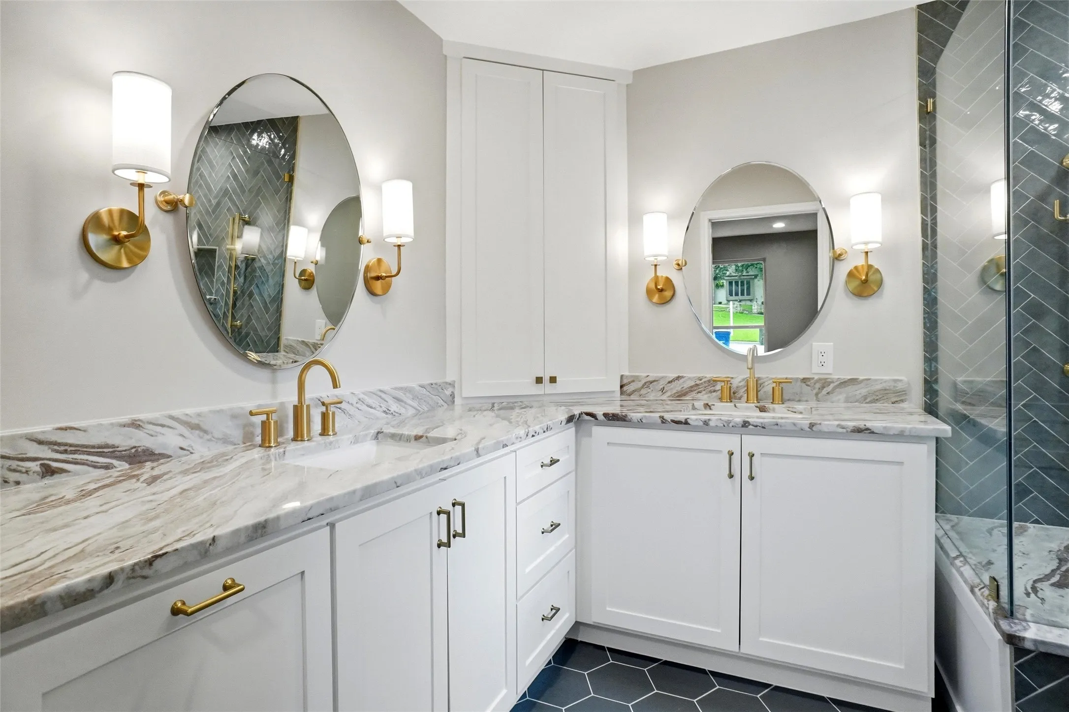 Look at this bathroom! Walk-in shower is to the right.
