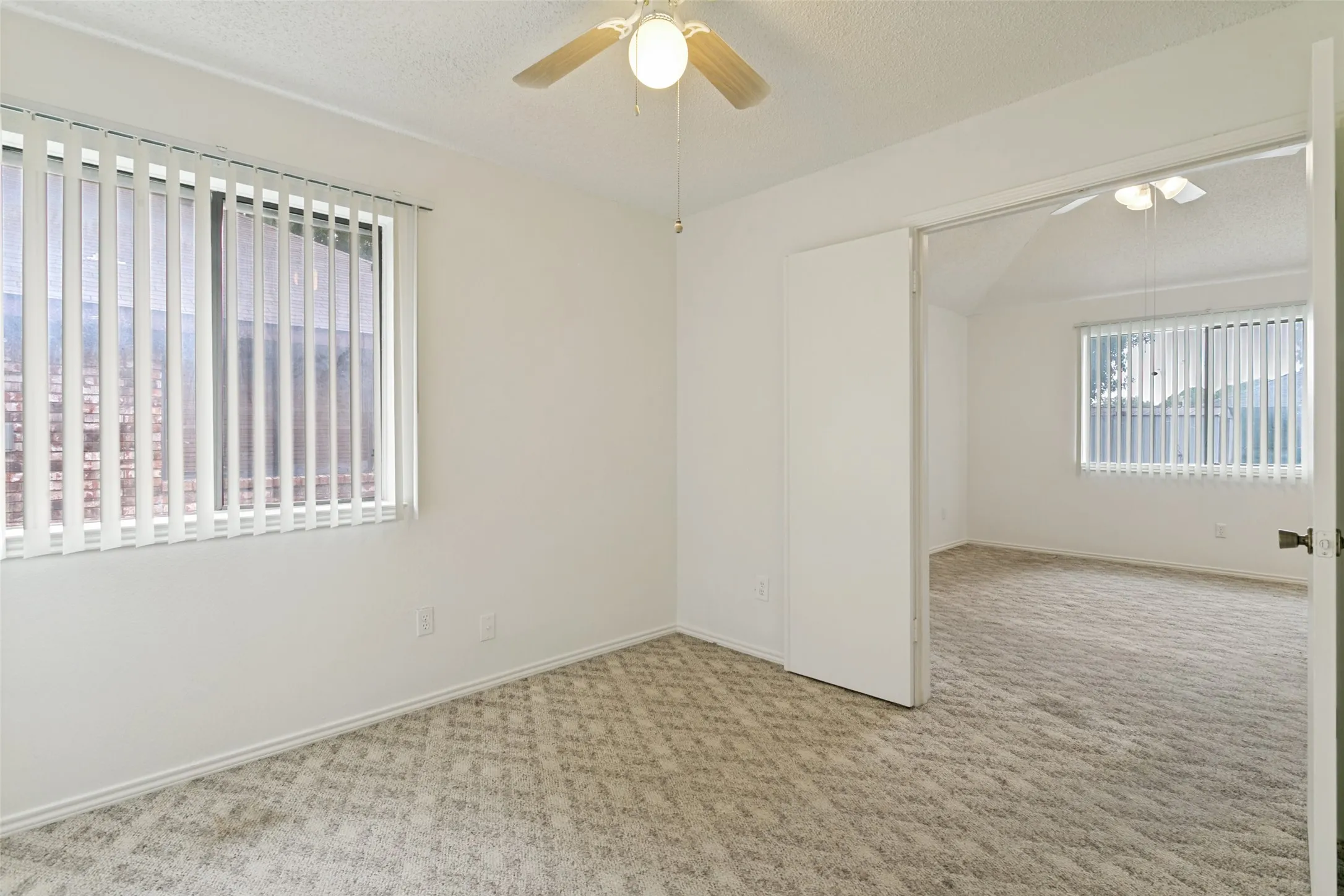 Single Family Residence For Sale in Tarrant County , 2813 Creekwood Lane, Fort Worth, Texas 76123, 3 Bedroom, 2 Bathroom, 2 Garage spaces, 1,219 Sqft, built in 1985, mls#21335499, Real Estate Agent in Fort Worth, Homes For Sale in Tarrant county, Homes For Sale in Fort Worth, Realtor in Fort Worth Texas, Real Estate Brokerage Independent Realty Texas, Luminita Cordes Realtor