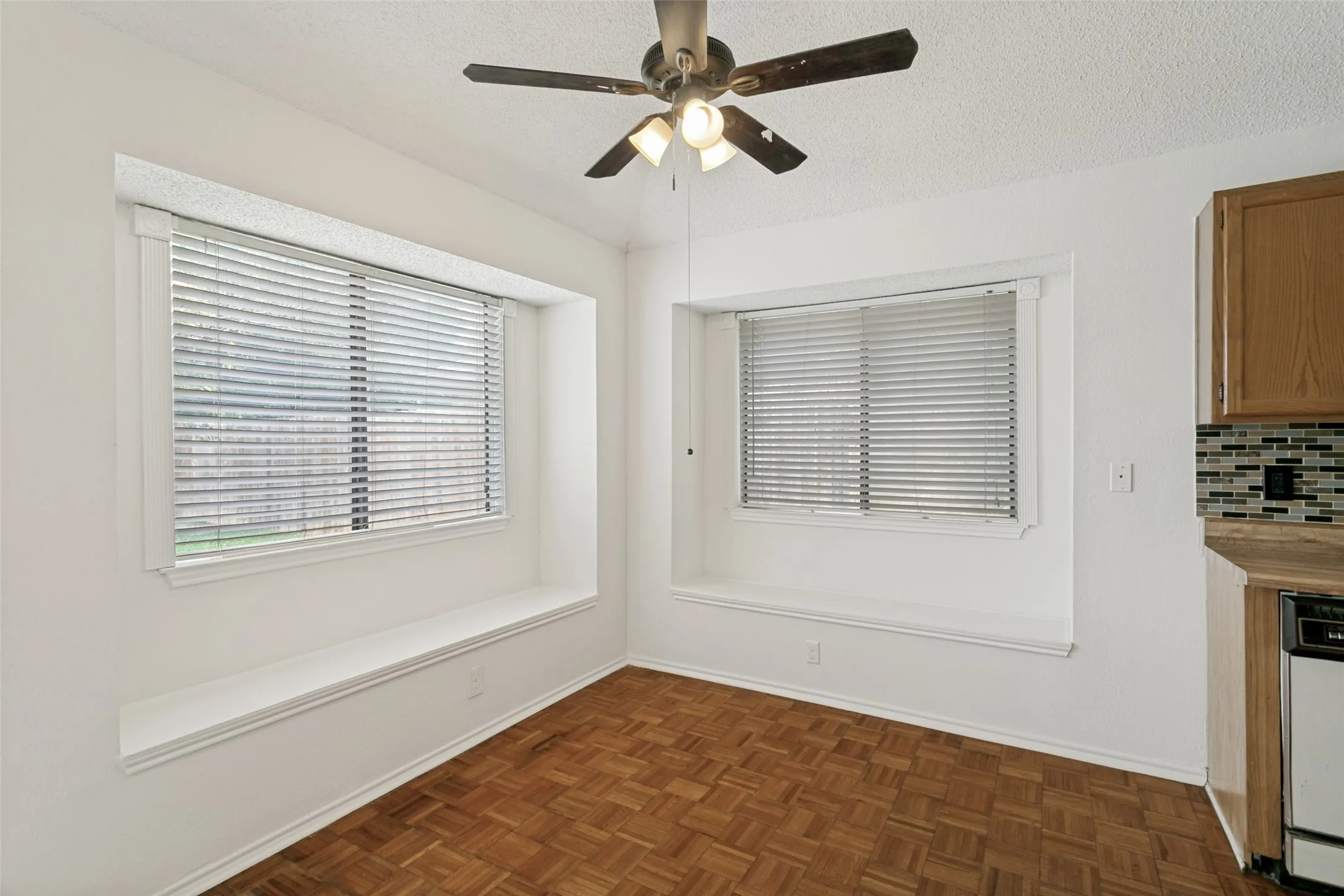 Single Family Residence For Sale in Tarrant County , 2813 Creekwood Lane, Fort Worth, Texas 76123, 3 Bedroom, 2 Bathroom, 2 Garage spaces, 1,219 Sqft, built in 1985, mls#21335499, Real Estate Agent in Fort Worth, Homes For Sale in Tarrant county, Homes For Sale in Fort Worth, Realtor in Fort Worth Texas, Real Estate Brokerage Independent Realty Texas, Luminita Cordes Realtor