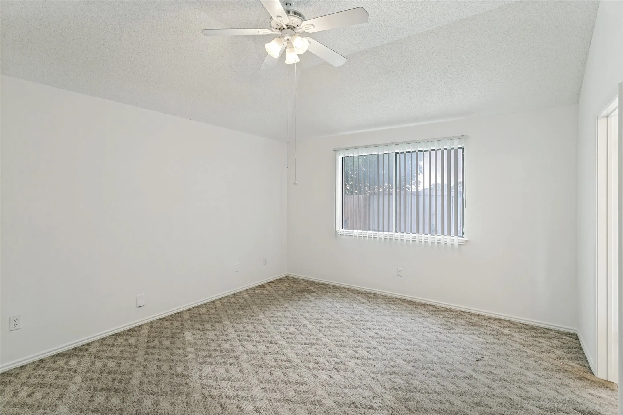 Single Family Residence For Sale in Tarrant County , 2813 Creekwood Lane, Fort Worth, Texas 76123, 3 Bedroom, 2 Bathroom, 2 Garage spaces, 1,219 Sqft, built in 1985, mls#21335499, Real Estate Agent in Fort Worth, Homes For Sale in Tarrant county, Homes For Sale in Fort Worth, Realtor in Fort Worth Texas, Real Estate Brokerage Independent Realty Texas, Luminita Cordes Realtor