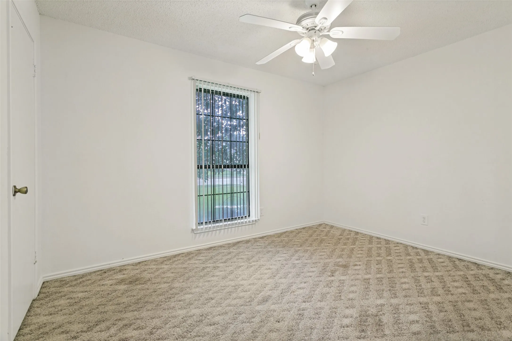Single Family Residence For Sale in Tarrant County , 2813 Creekwood Lane, Fort Worth, Texas 76123, 3 Bedroom, 2 Bathroom, 2 Garage spaces, 1,219 Sqft, built in 1985, mls#21335499, Real Estate Agent in Fort Worth, Homes For Sale in Tarrant county, Homes For Sale in Fort Worth, Realtor in Fort Worth Texas, Real Estate Brokerage Independent Realty Texas, Luminita Cordes Realtor